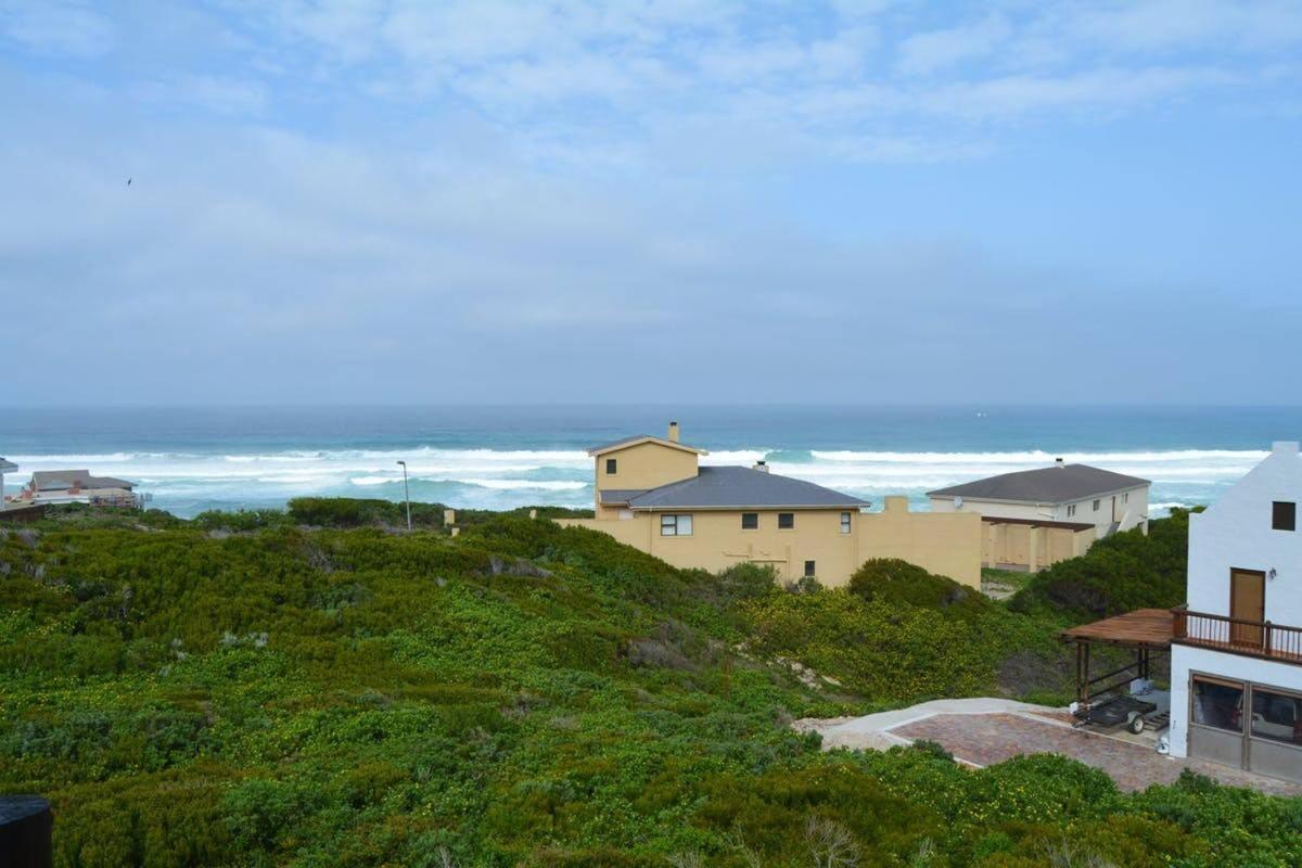 Four-Bedroom House - Photo 16