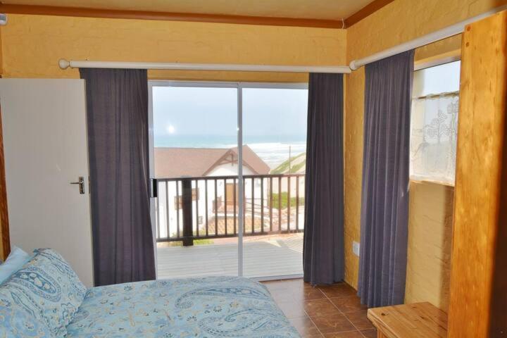 Four-Bedroom House - Photo 2