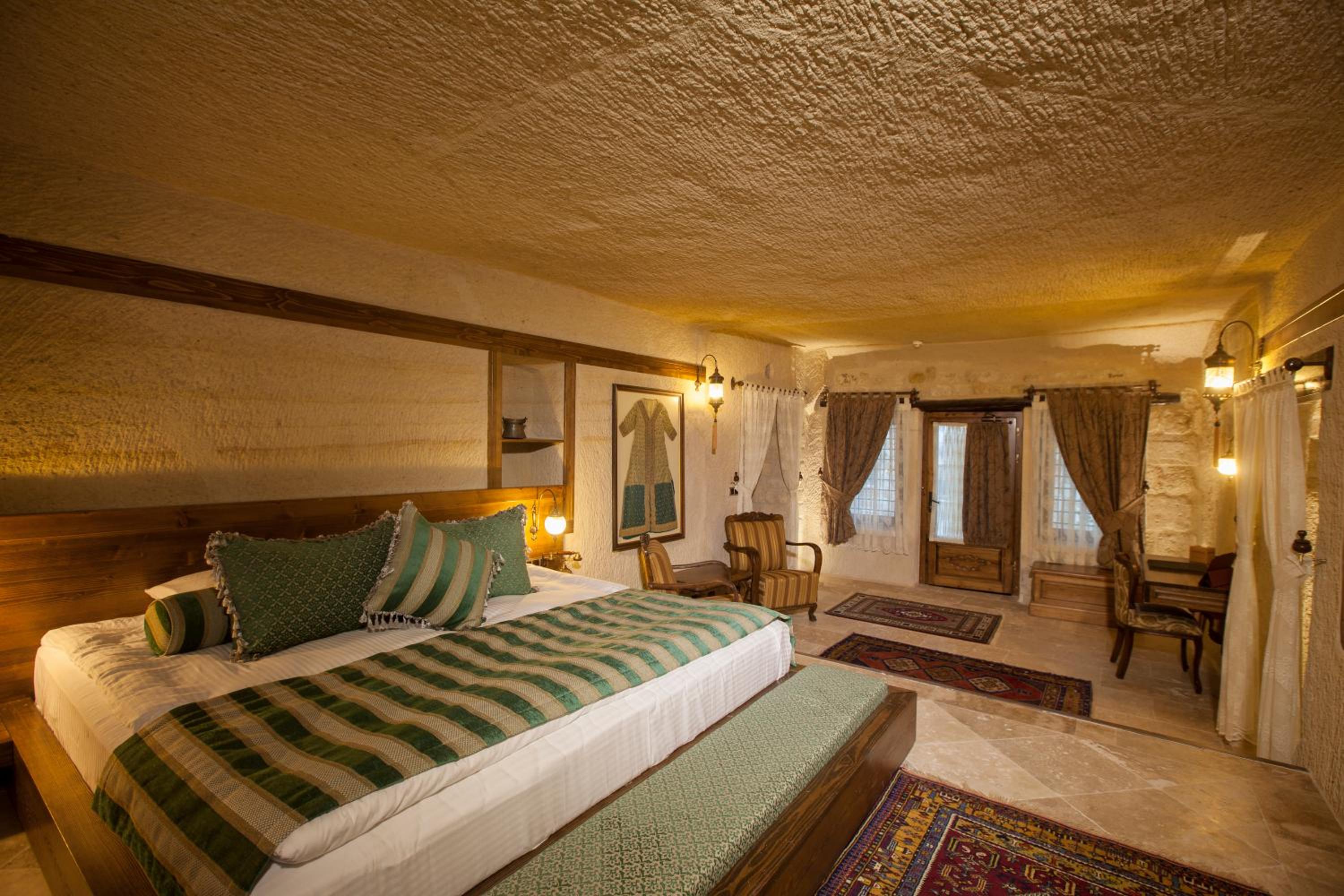 Majestic Cave Suite - Photo 28