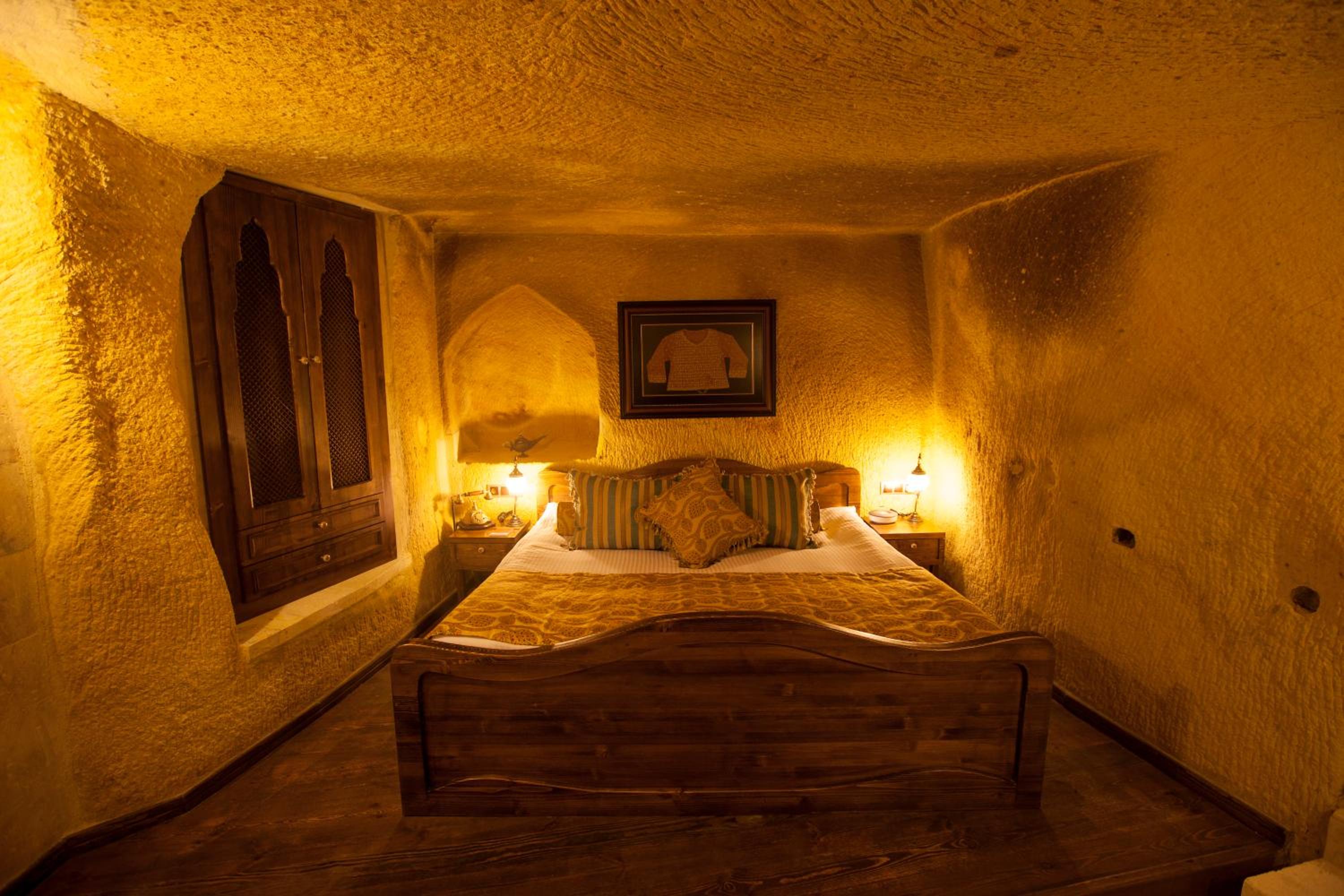 Majestic Cave Suite - Photo 22