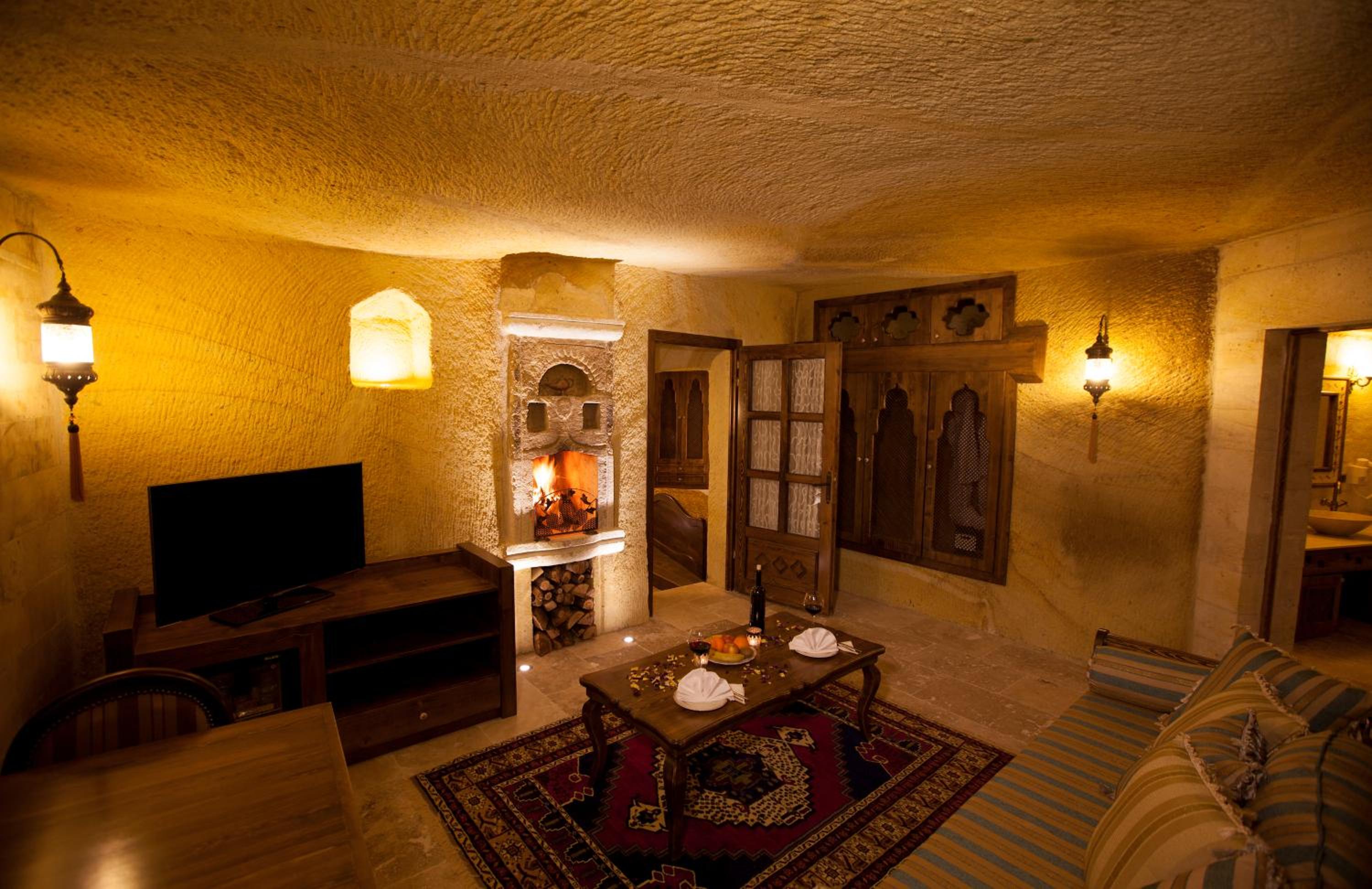 Majestic Cave Suite - Photo 21