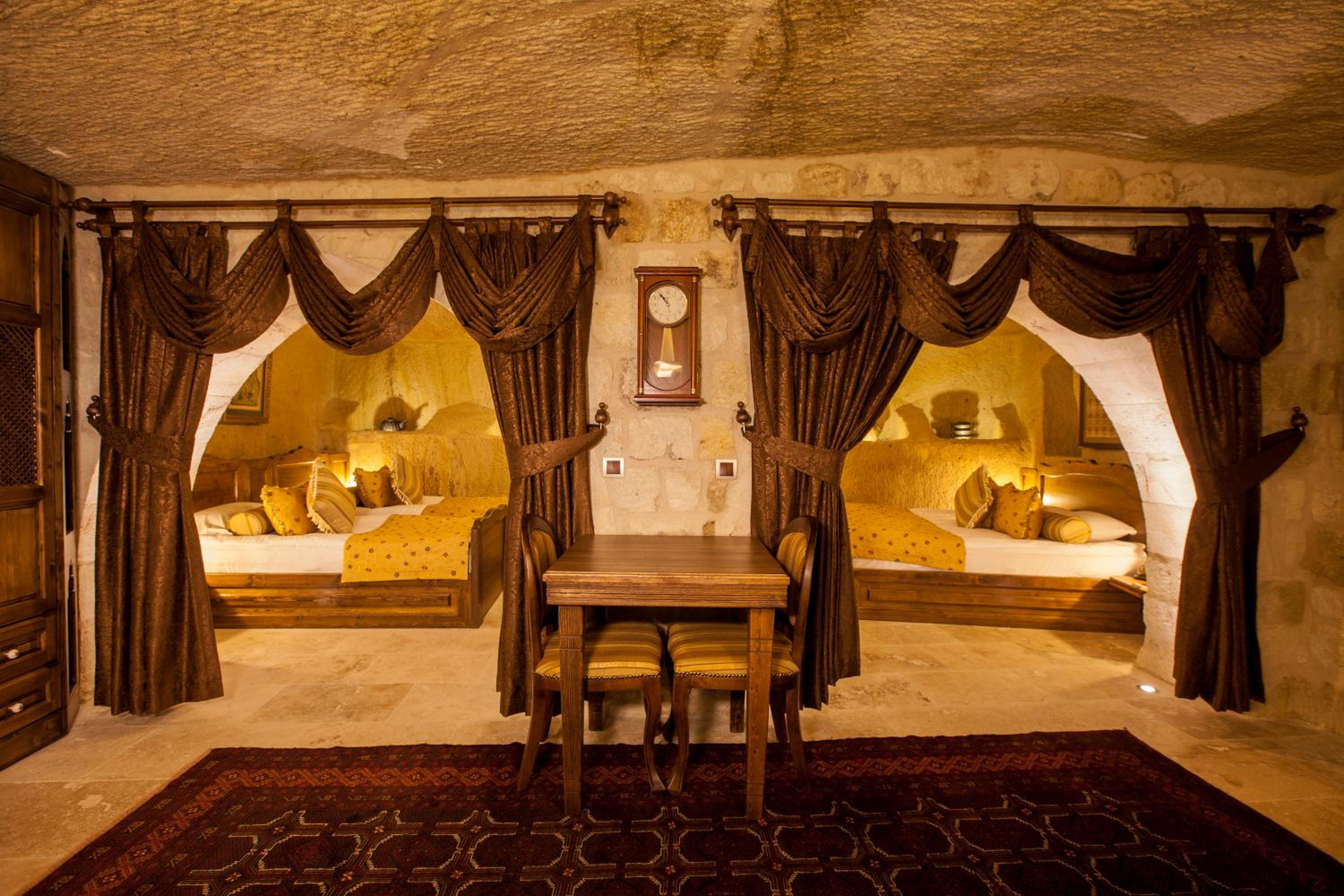 Majestic Cave Suite - Photo 20