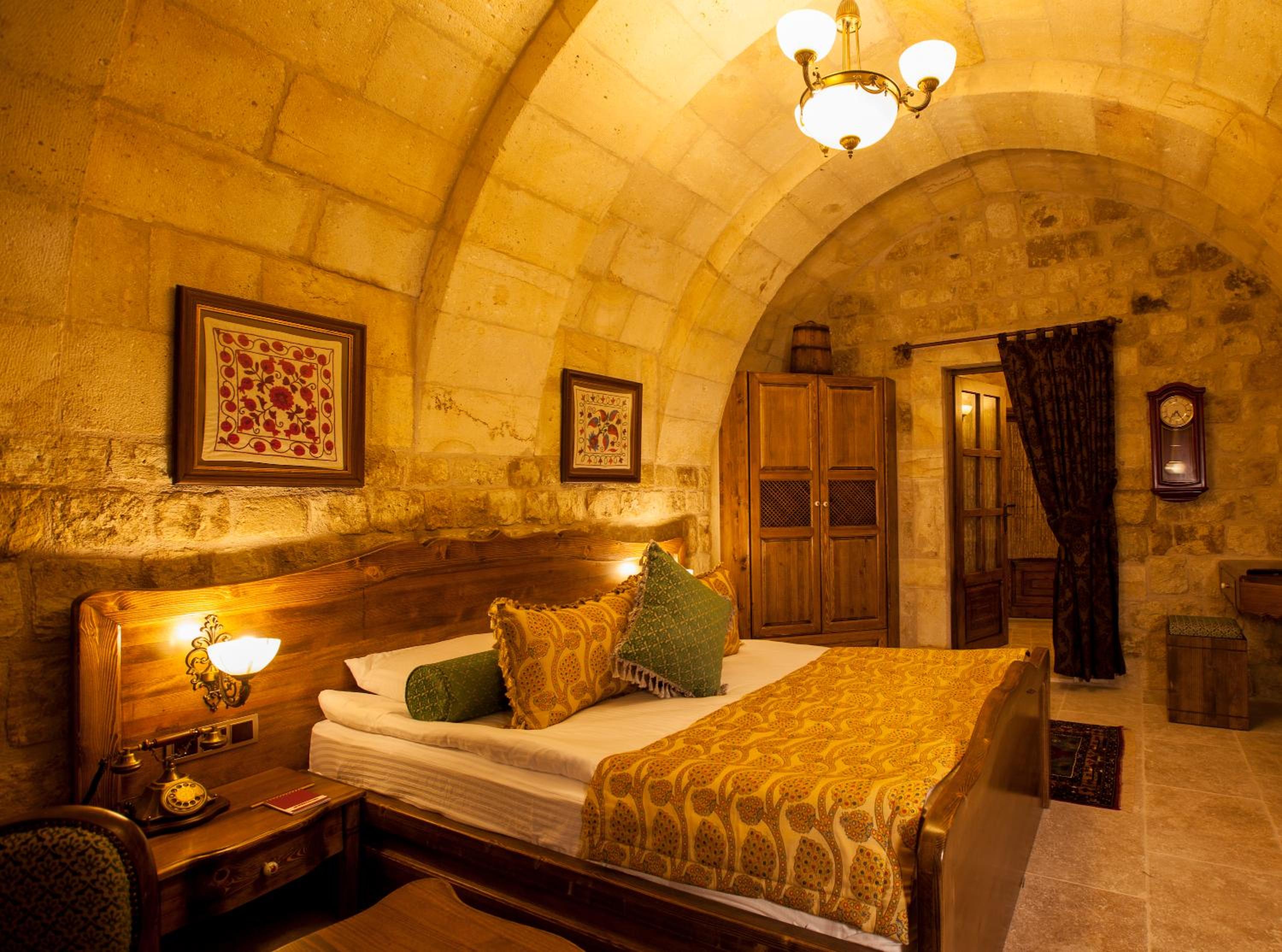 Majestic Cave Suite - Photo 19