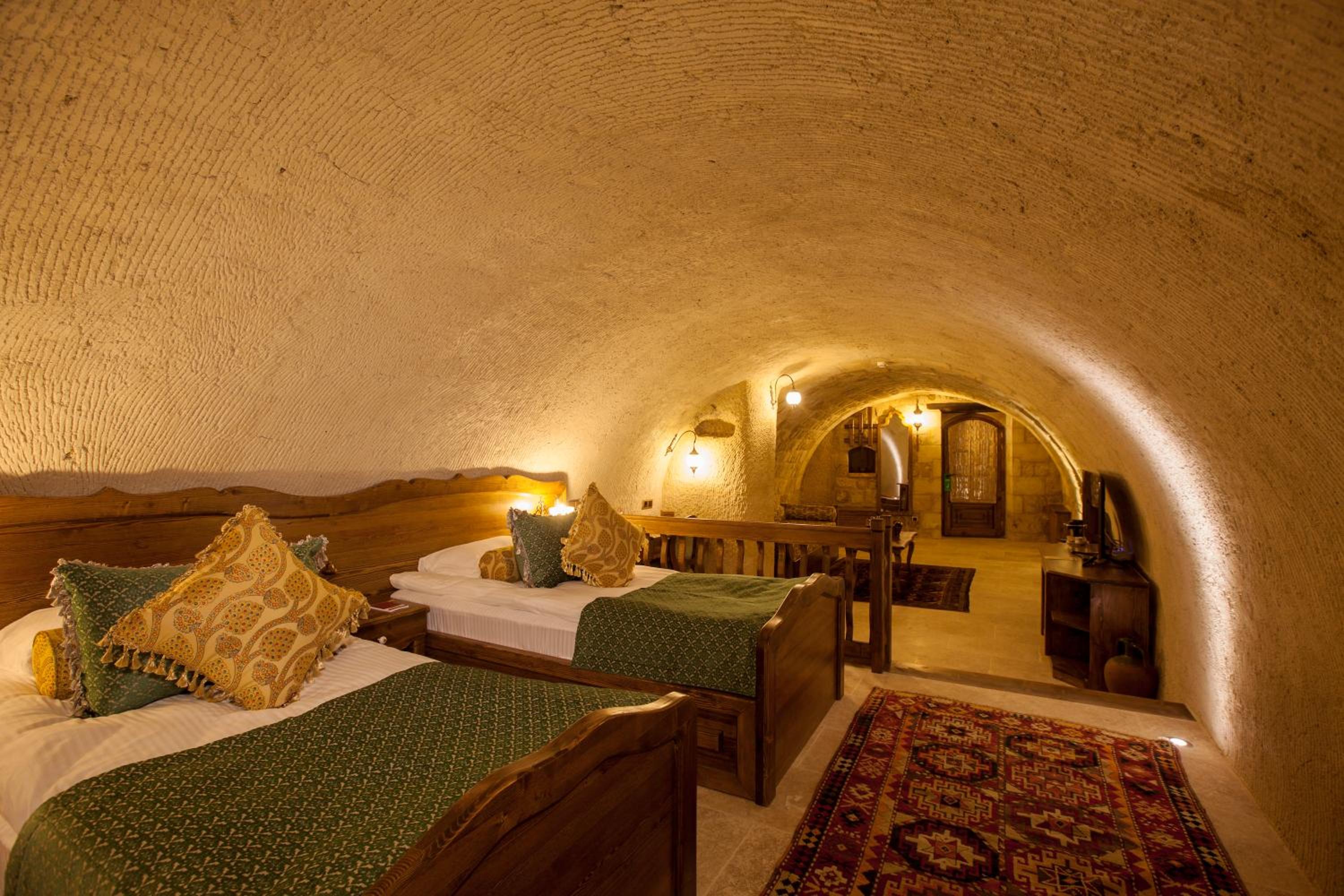 Majestic Cave Suite - Photo 14