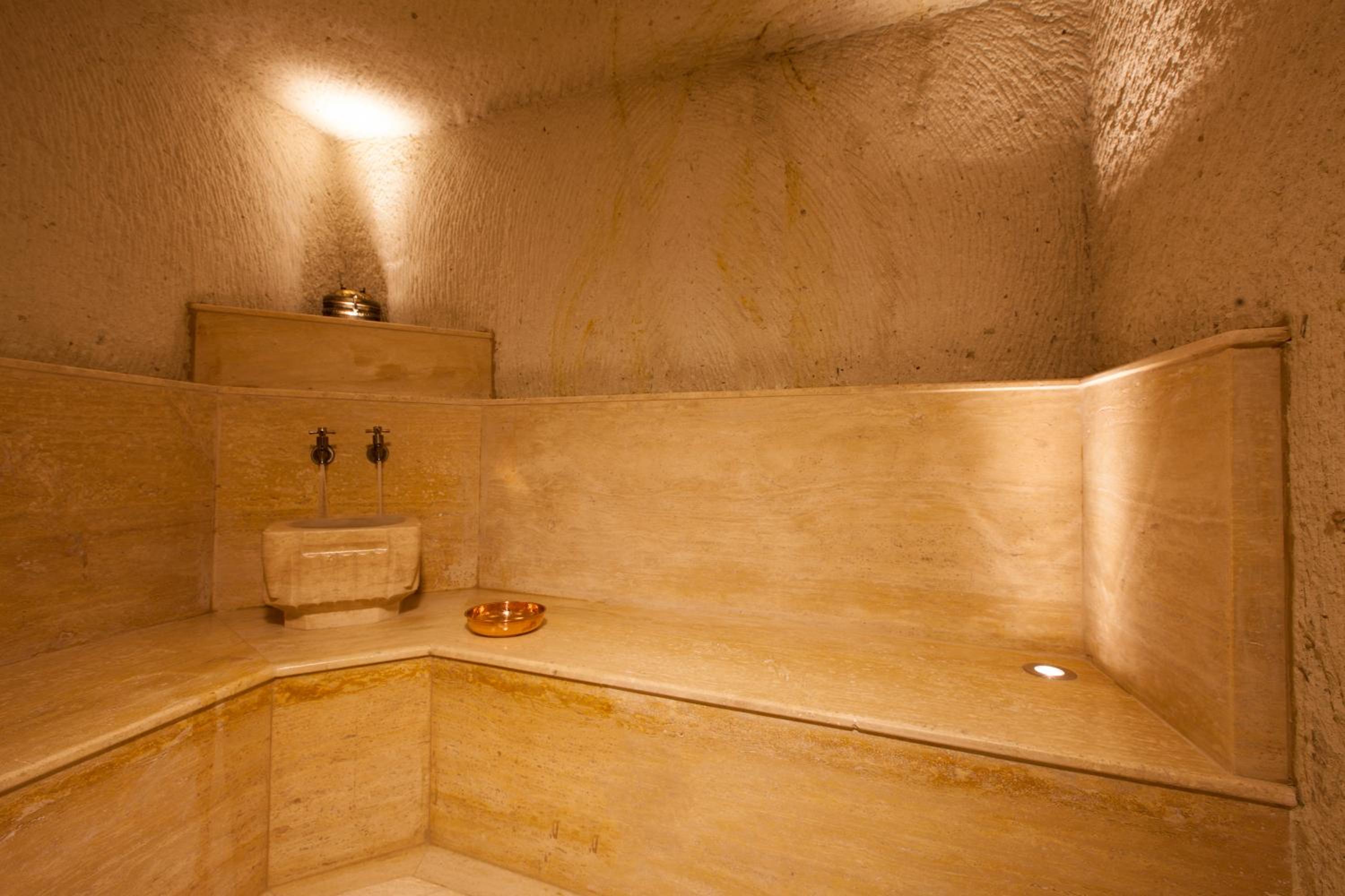 Majestic Cave Suite - Photo 13