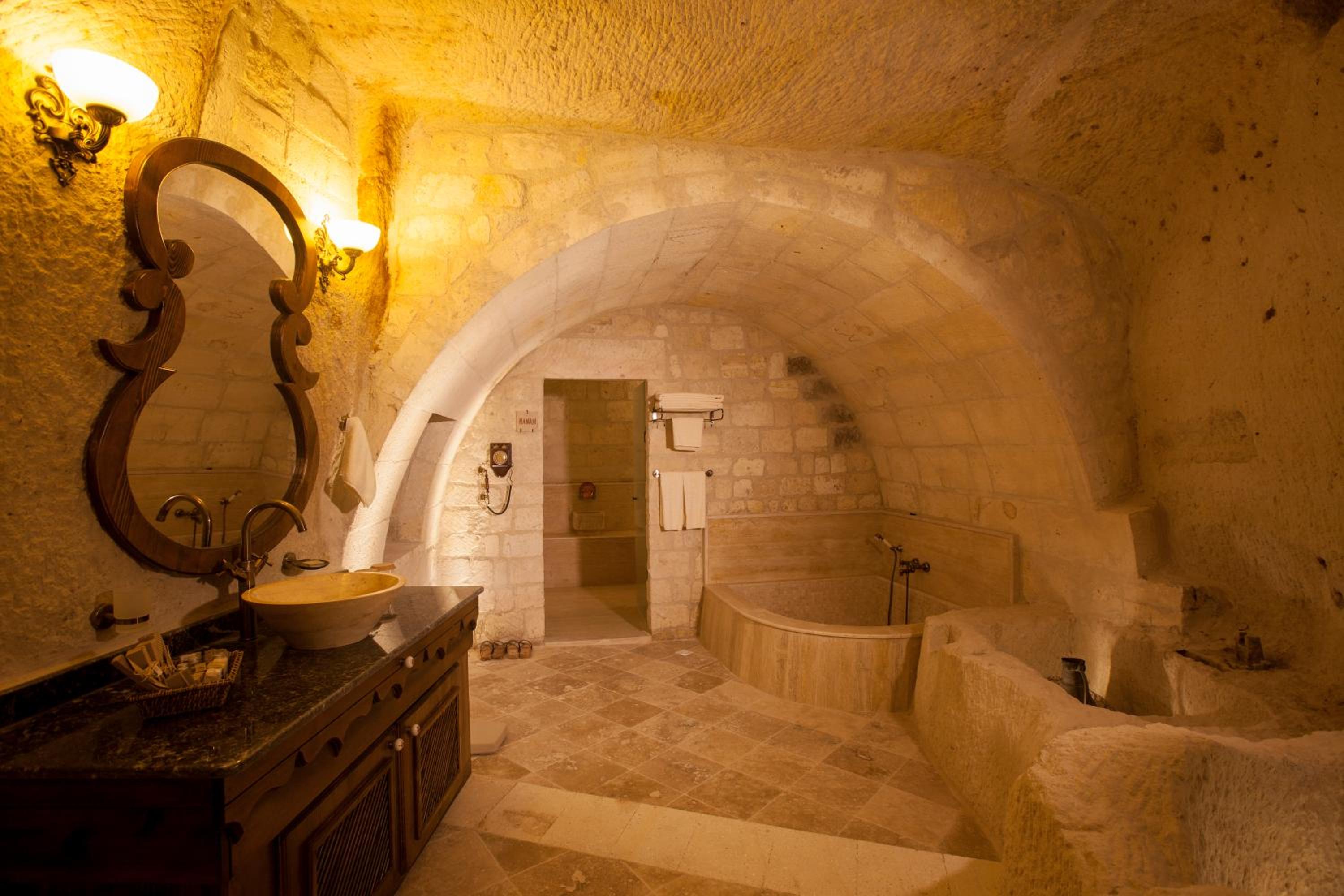 Majestic Cave Suite - Photo 12