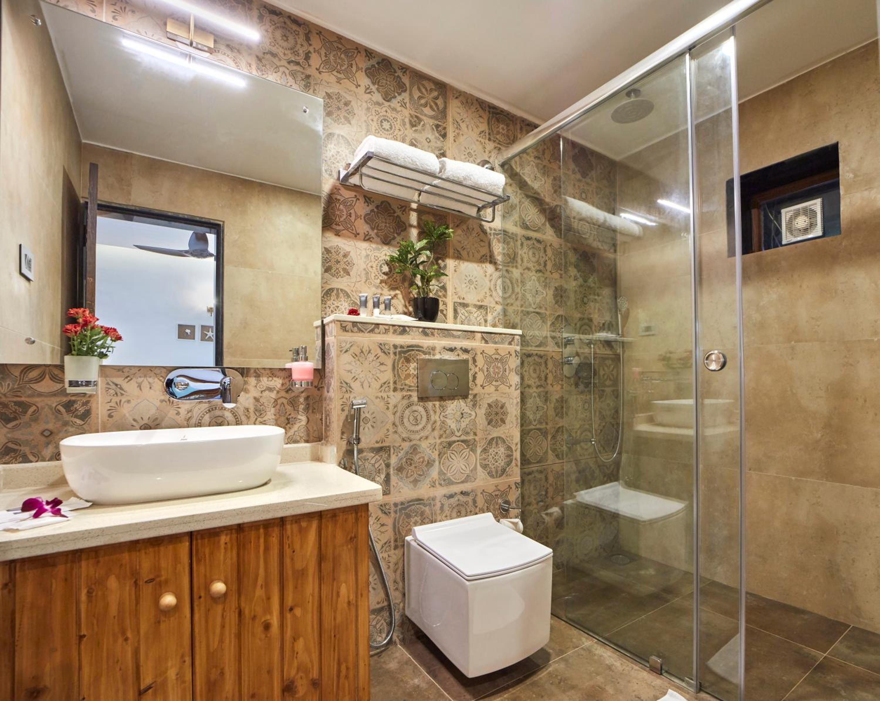 Pool Facing Suite - Photo 3