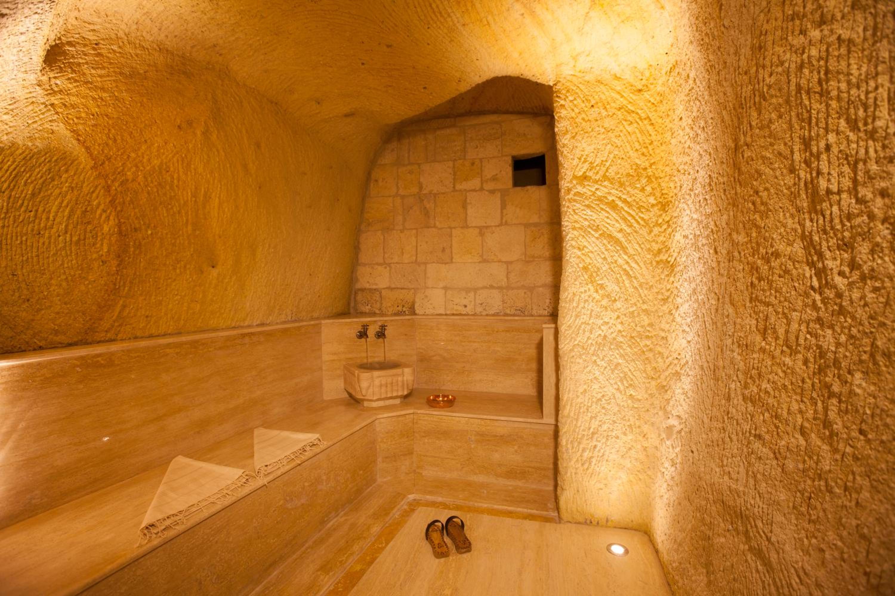 Majestic Cave Suite - Photo 7