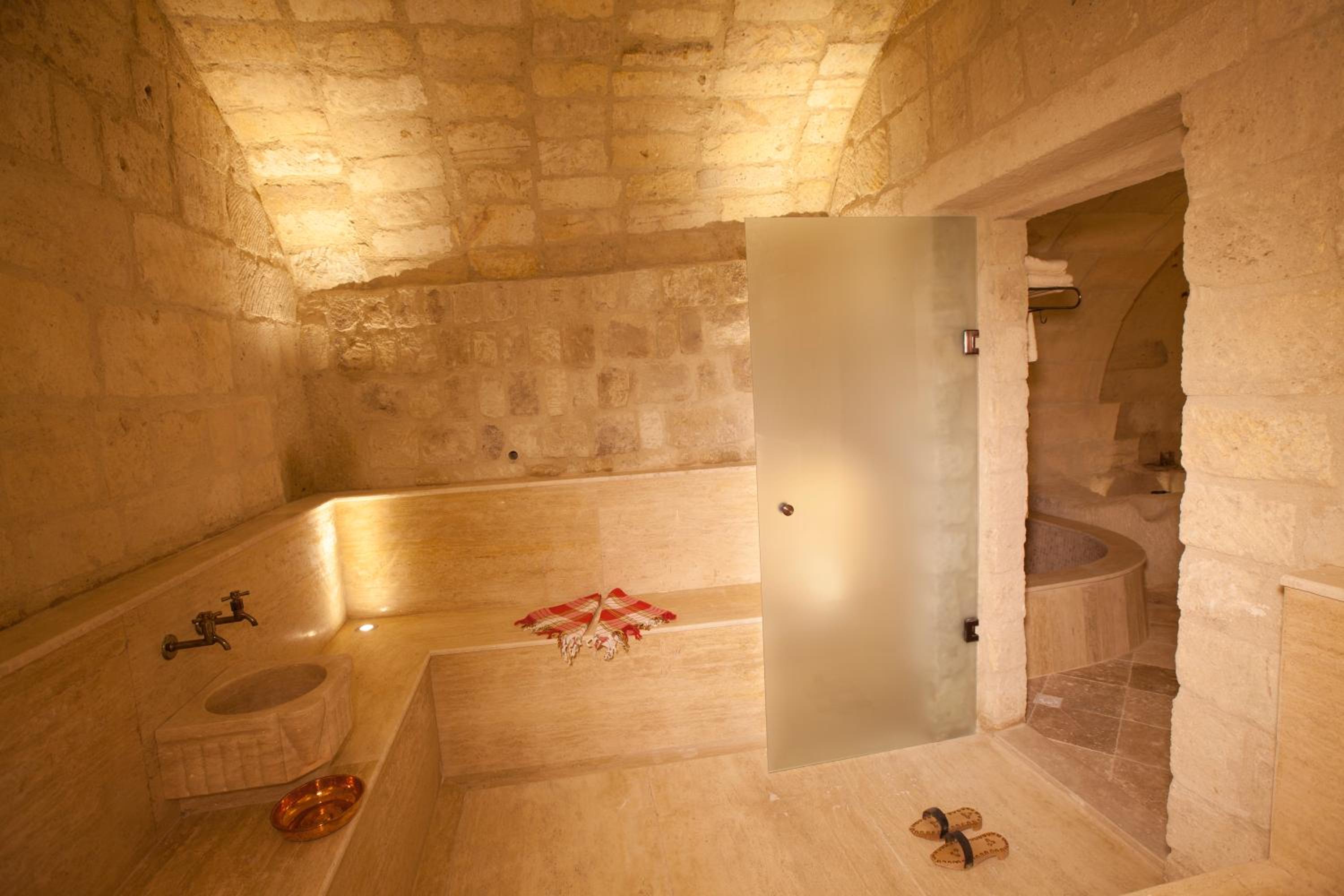 Majestic Cave Suite - Photo 4