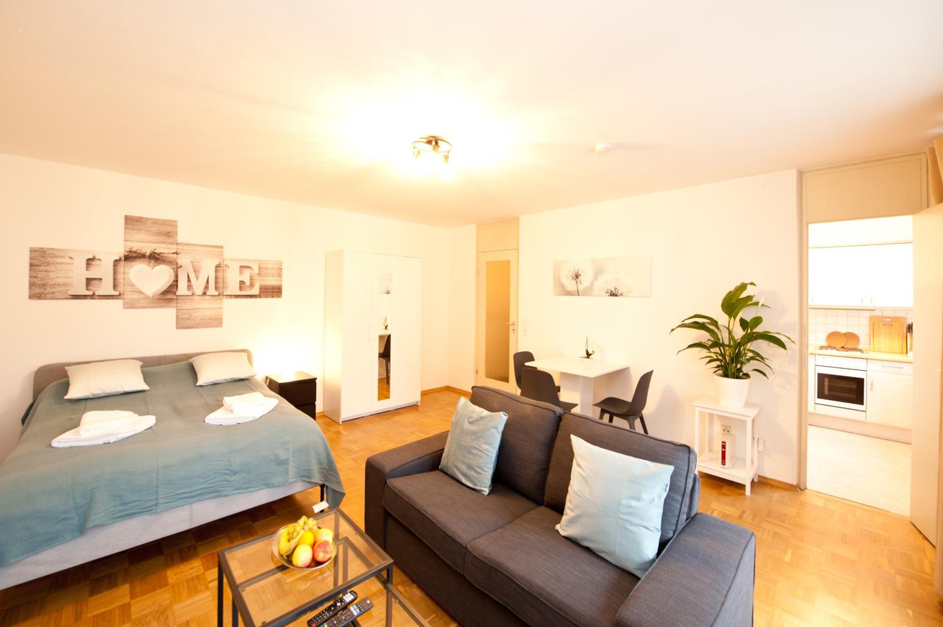 One-Bedroom Apartment photo 1