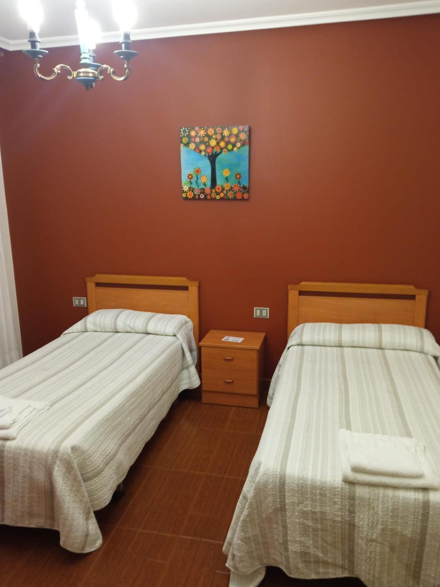 Twin Room with Private Bathroom - Photo 1