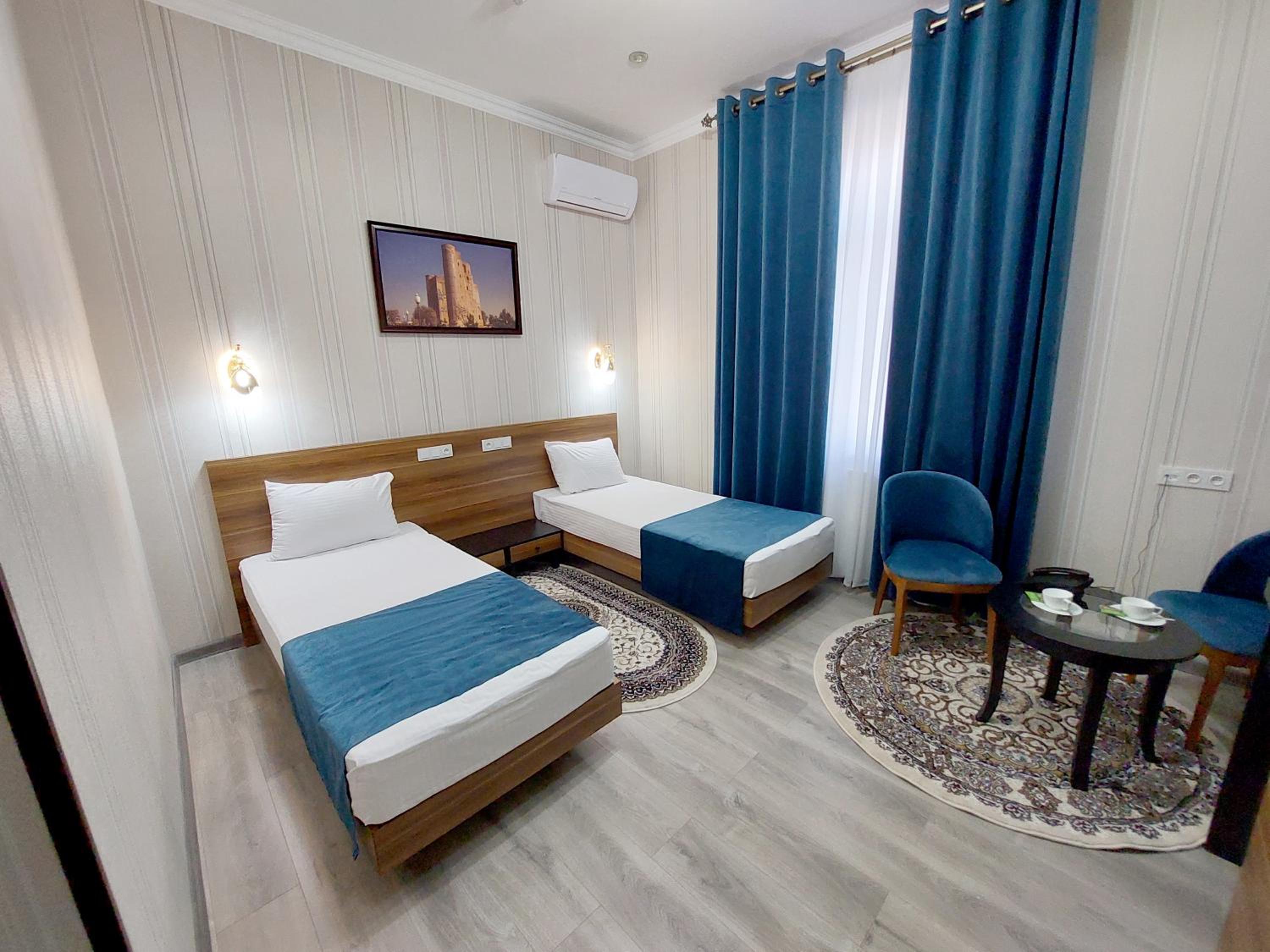 Double or Twin Room with Private Bathroom - Photo 2