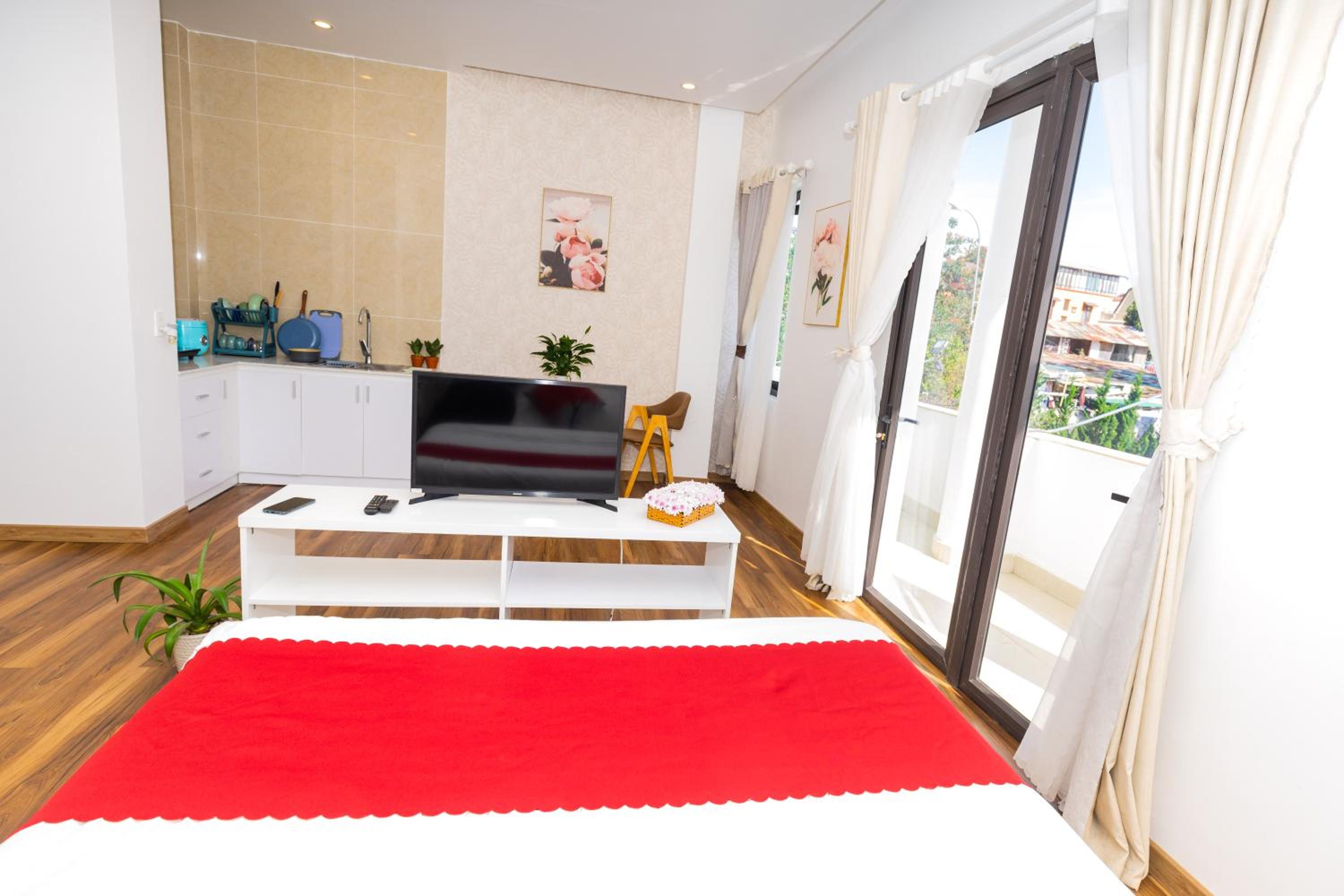 Studio with Balcony - Photo 37