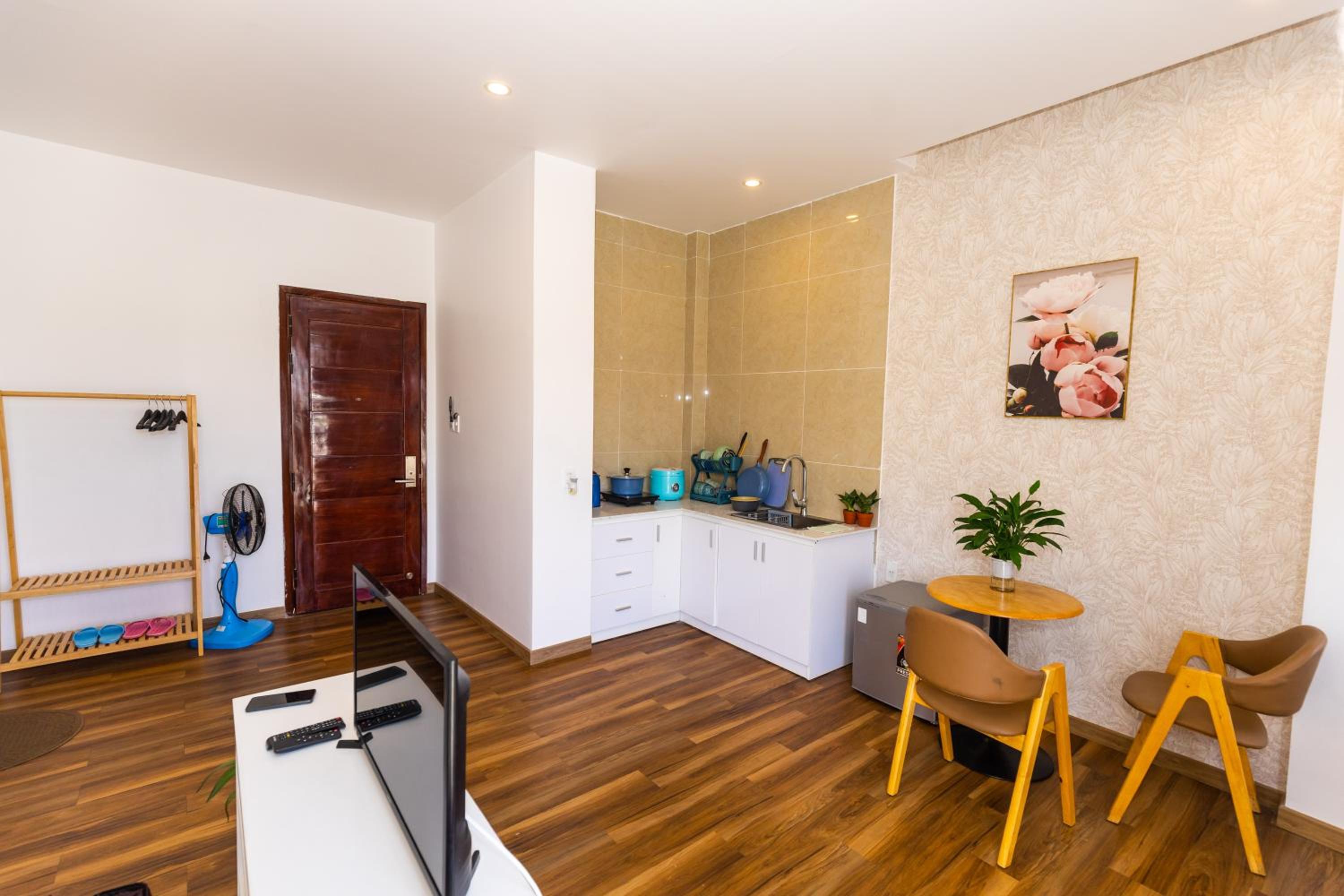 Studio with Balcony - Photo 38