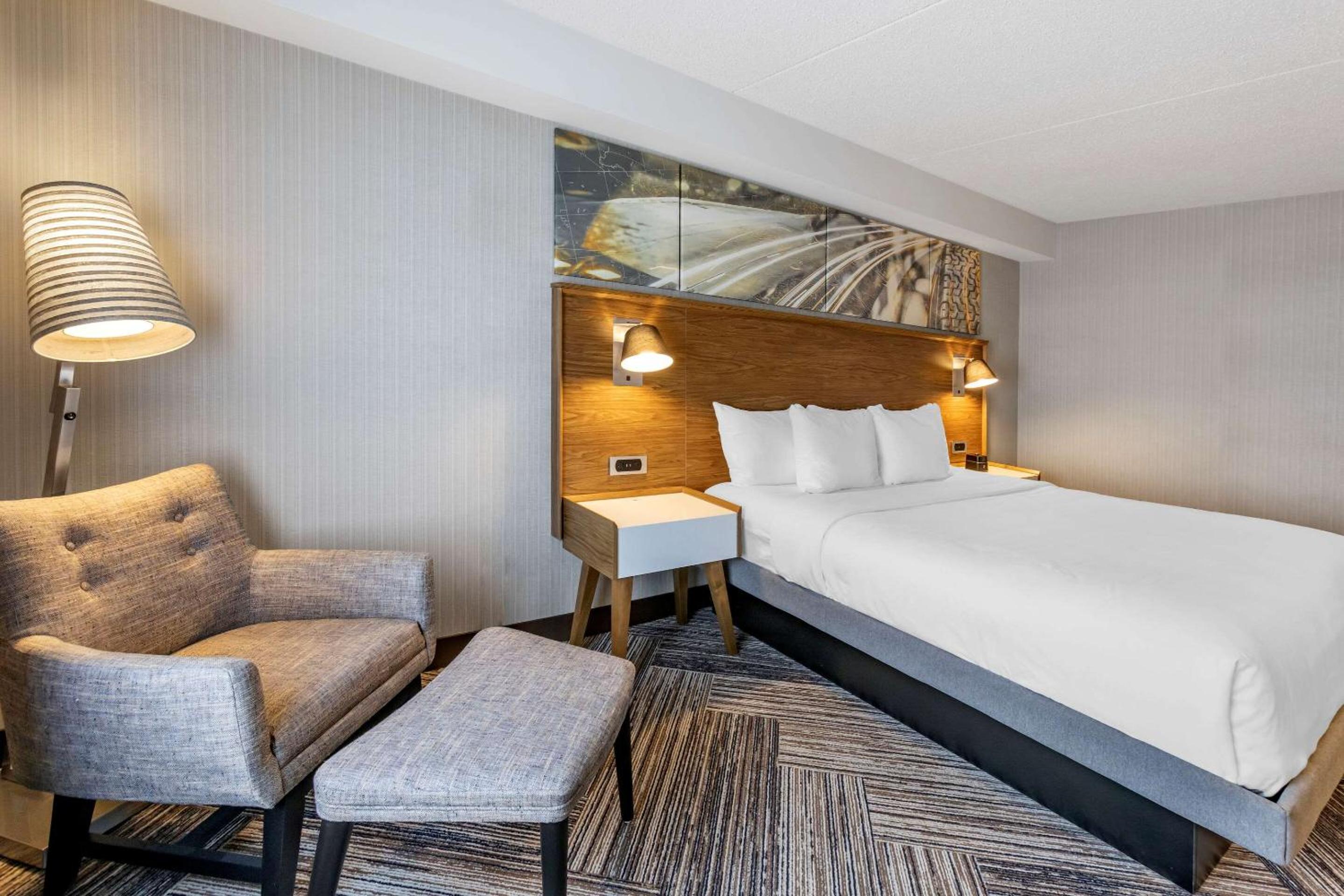 King Room - Non-Smoking - Photo 2
