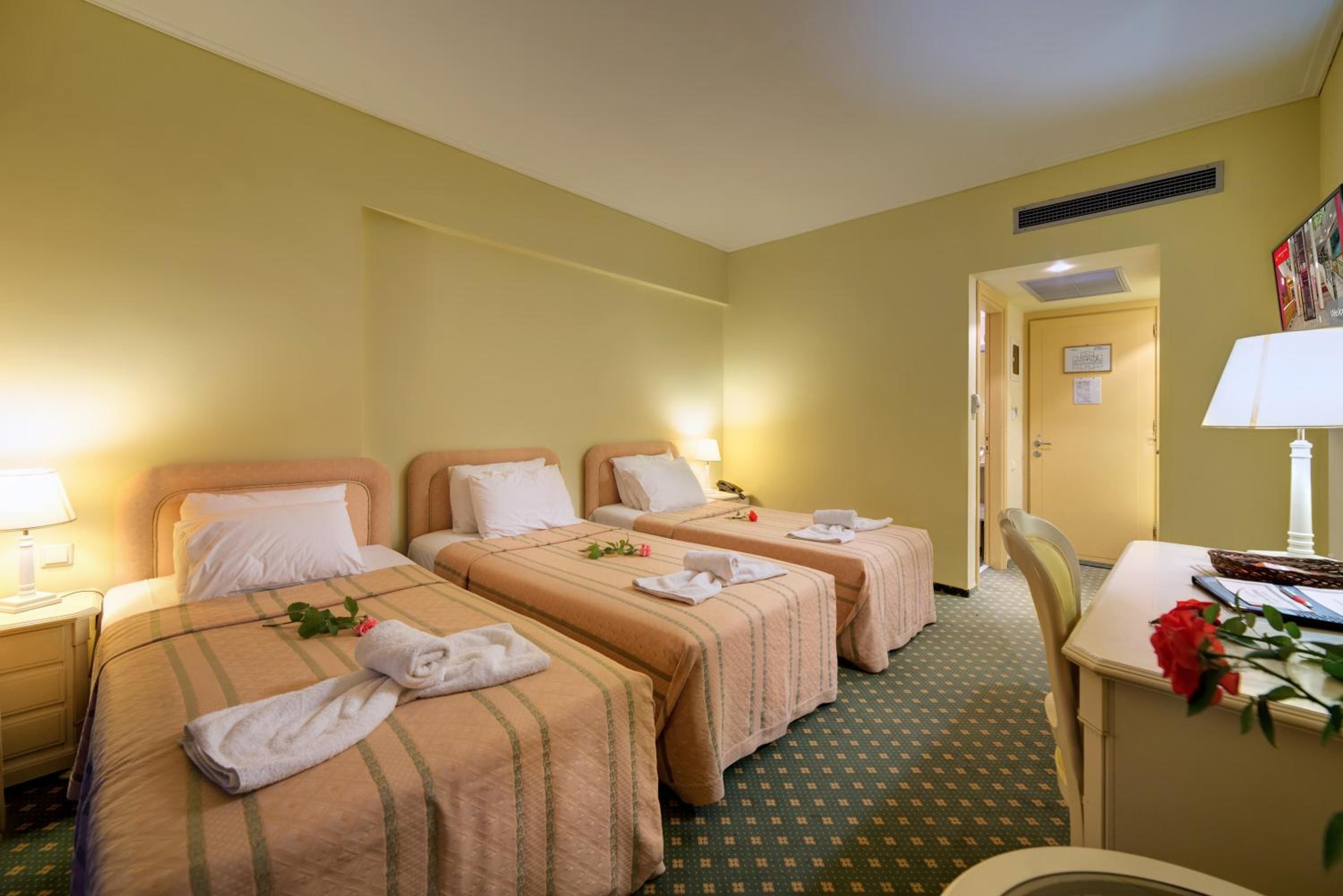Triple Room - Photo 6