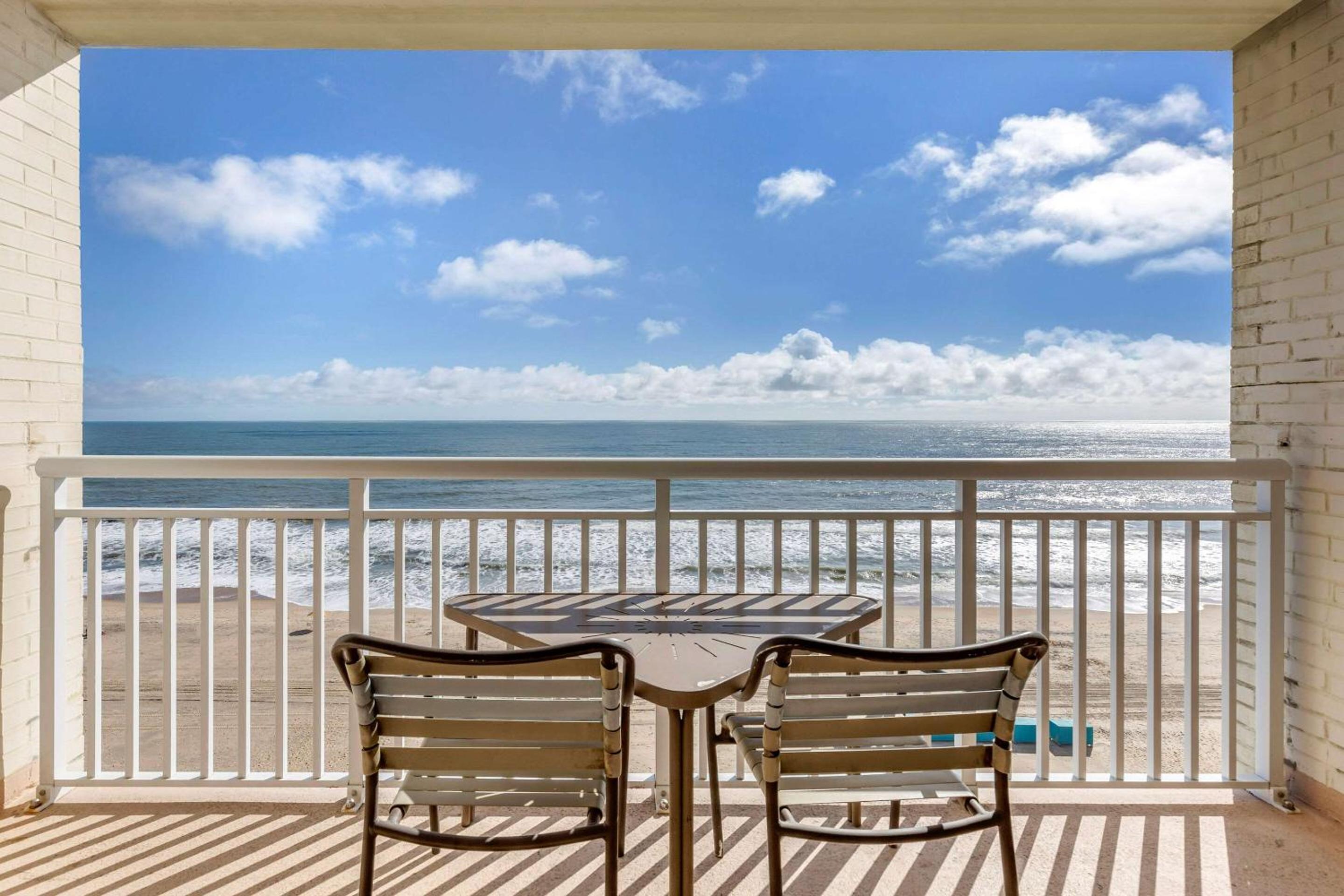 Efficiency, Oceanfront, 1 King Bed & Sofa Bed, Interior Entrance, Non Smoking photo 2