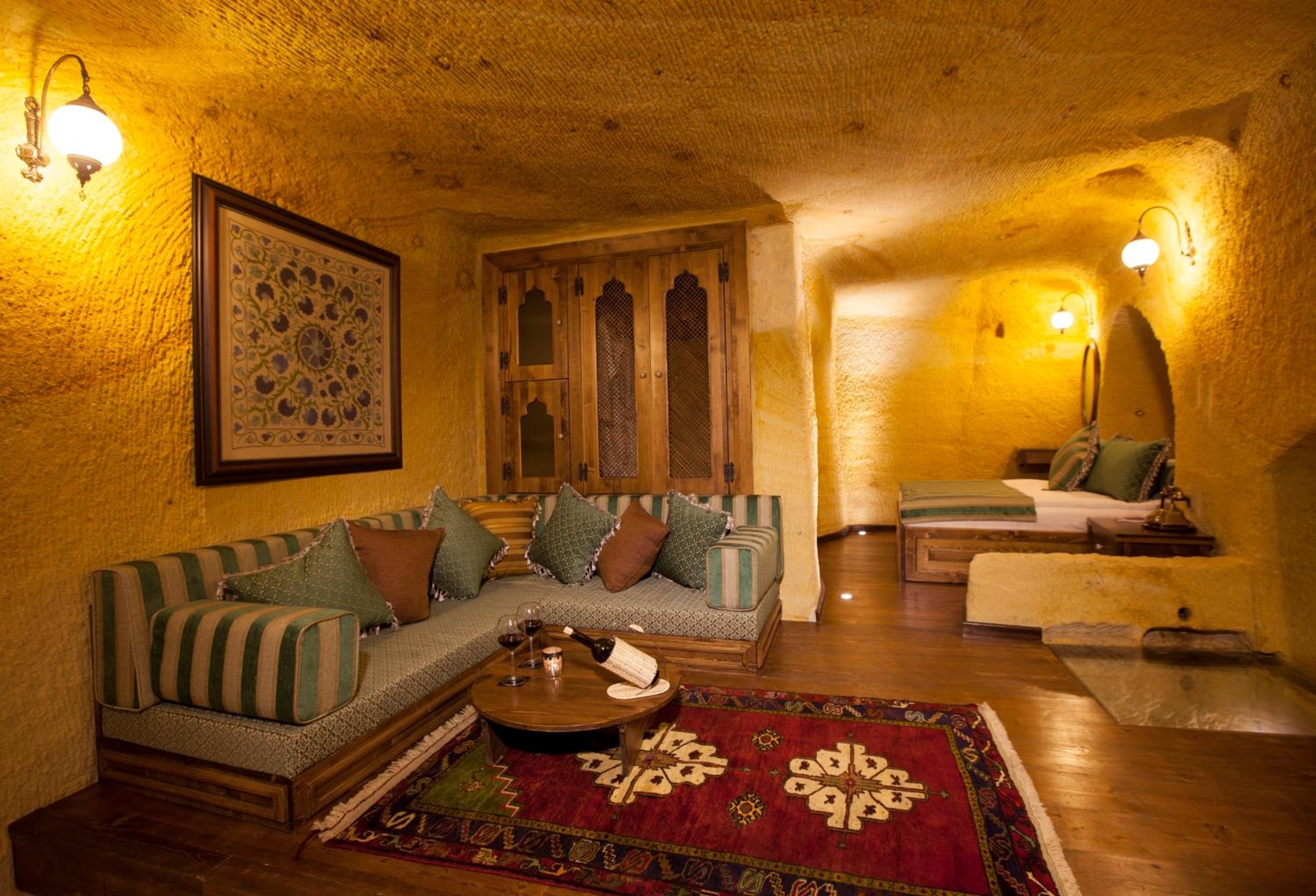 Royal Cave & Pool Suite - Photo 3