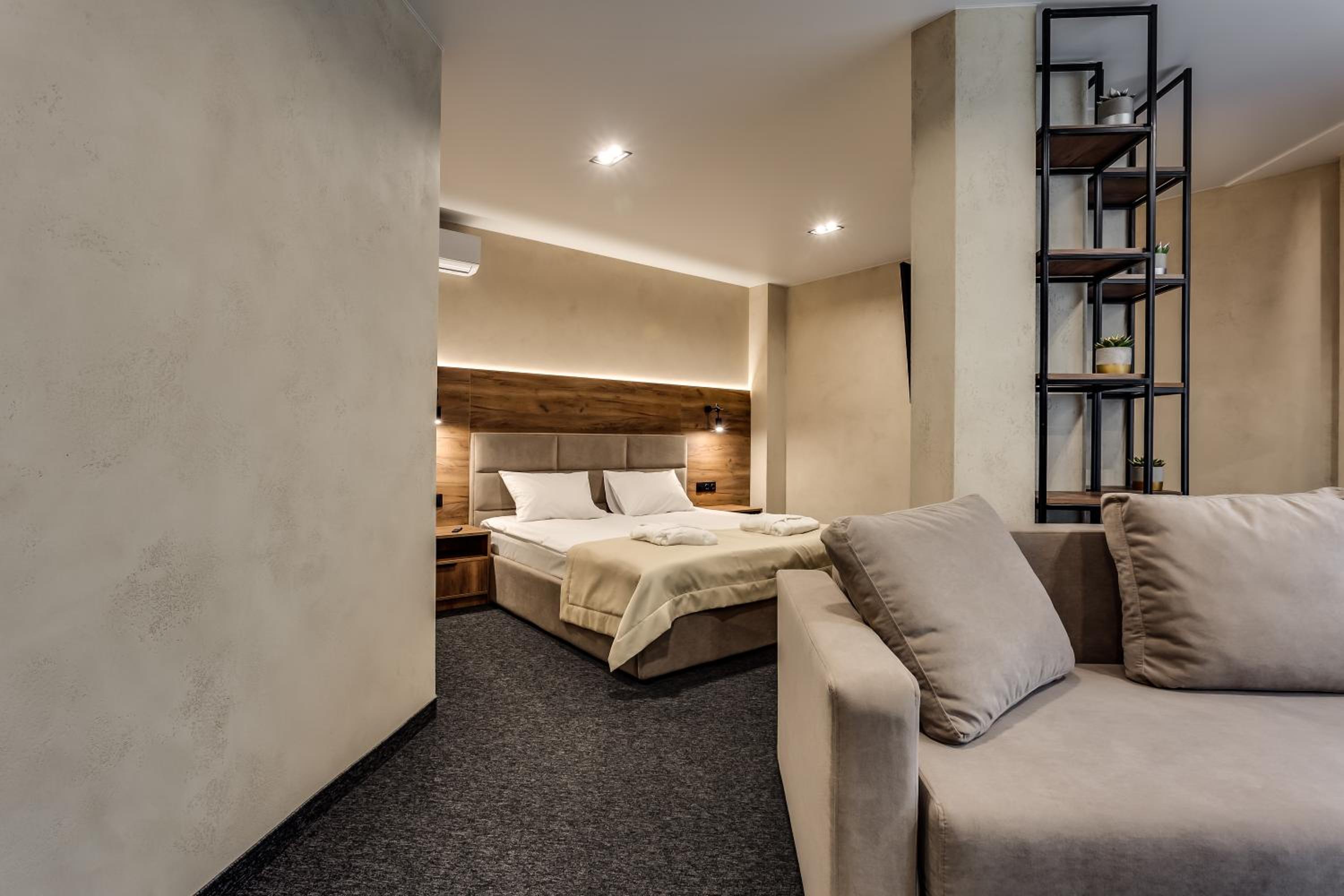 King Suite with Balcony photo 2