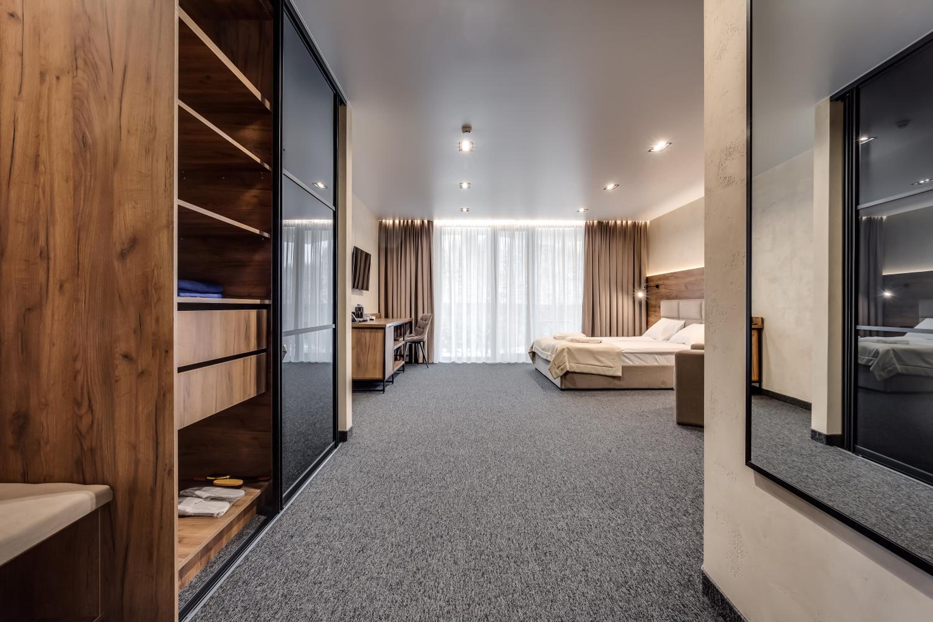 Standard King Room photo 1