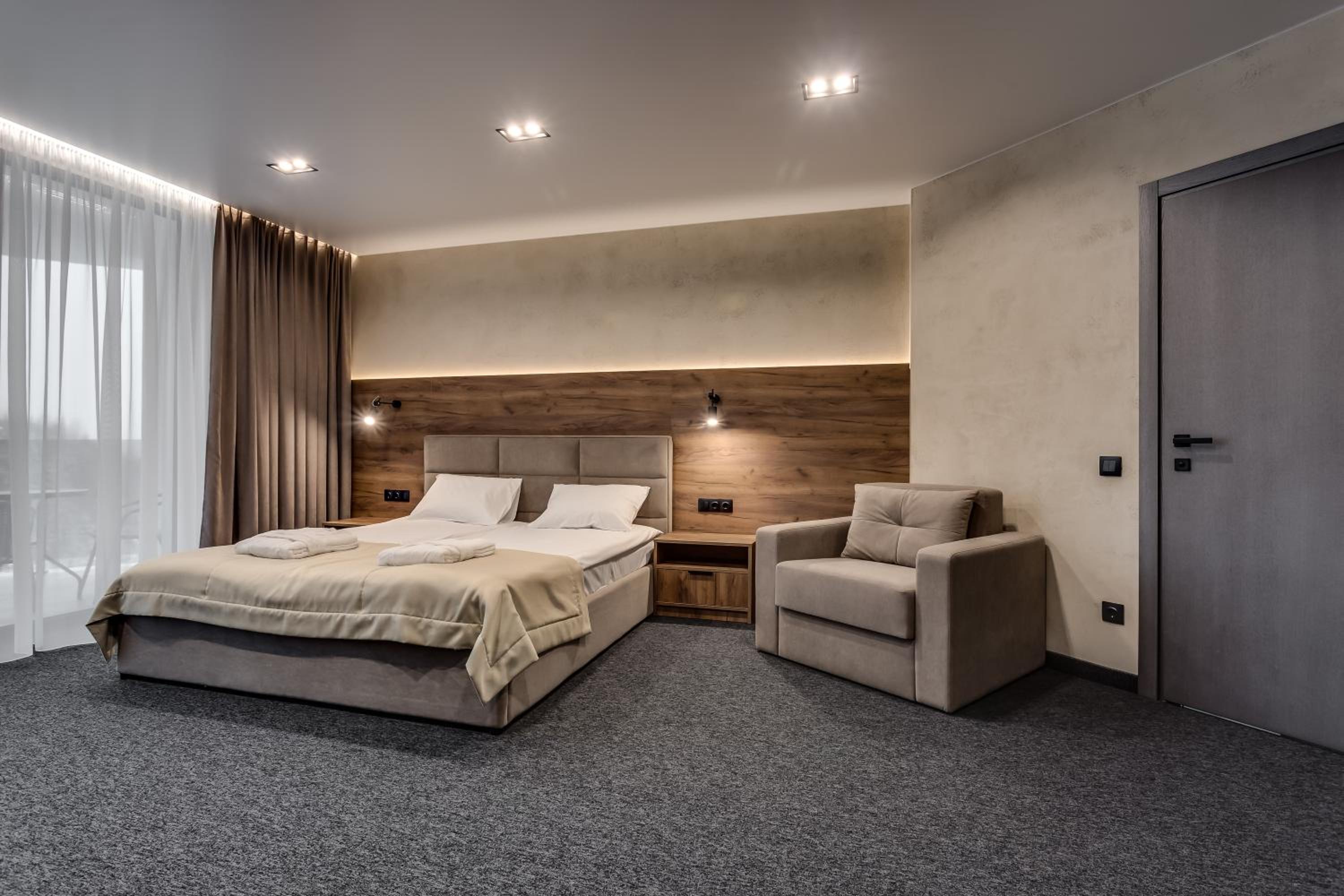 King Suite with Balcony photo 2