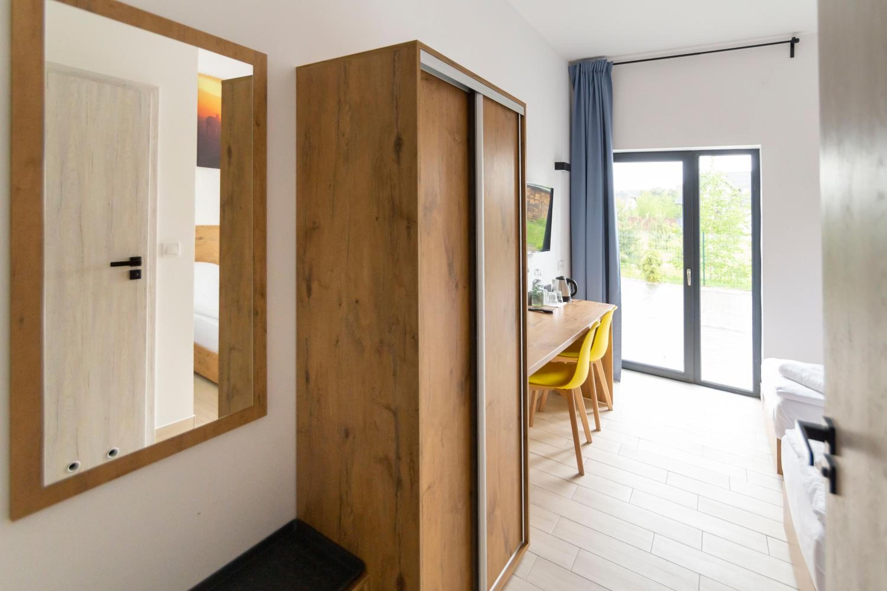 Large Double Room - Photo 4