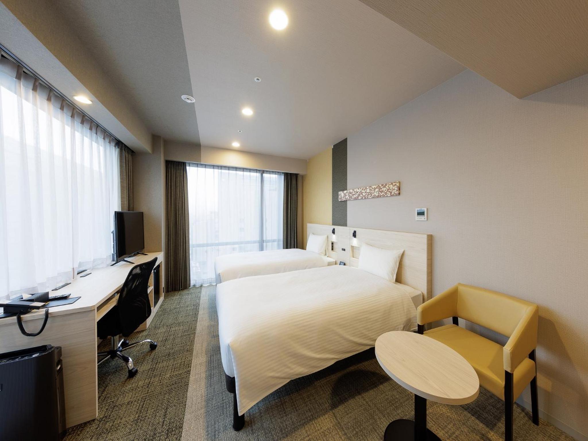 Corner Twin Room with View - Photo 1