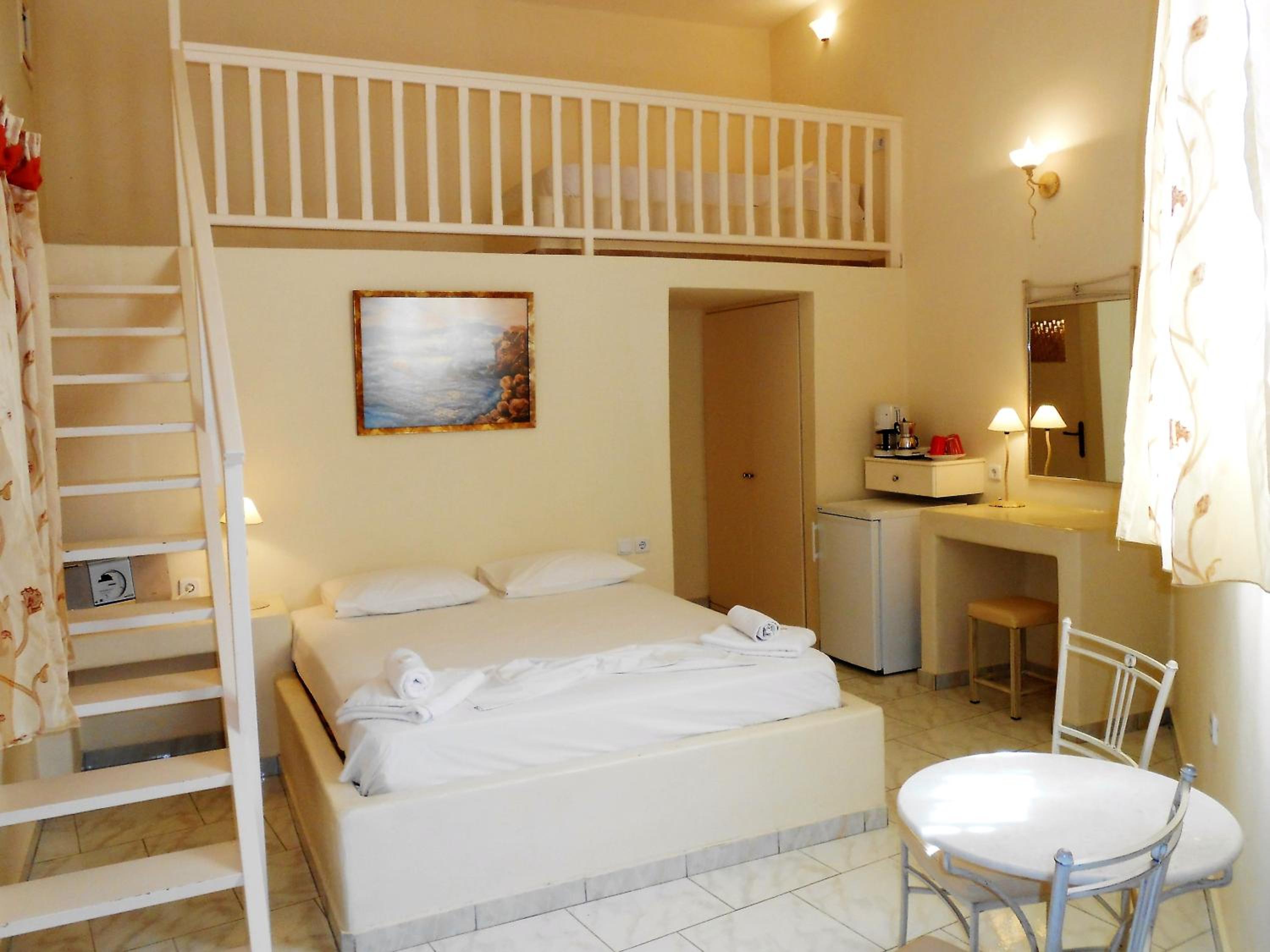 Studio - Split Level