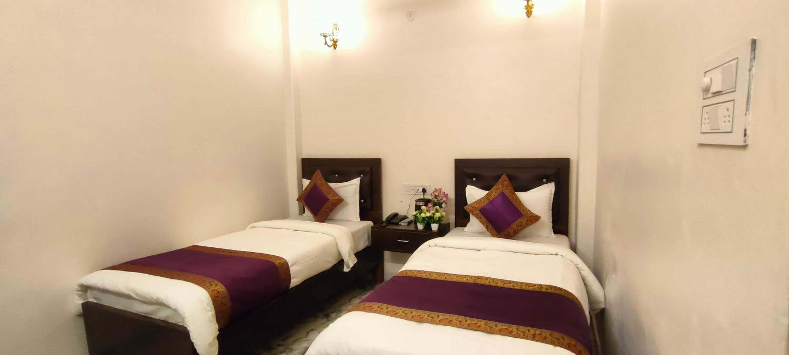 Deluxe Double Room - Photo 13