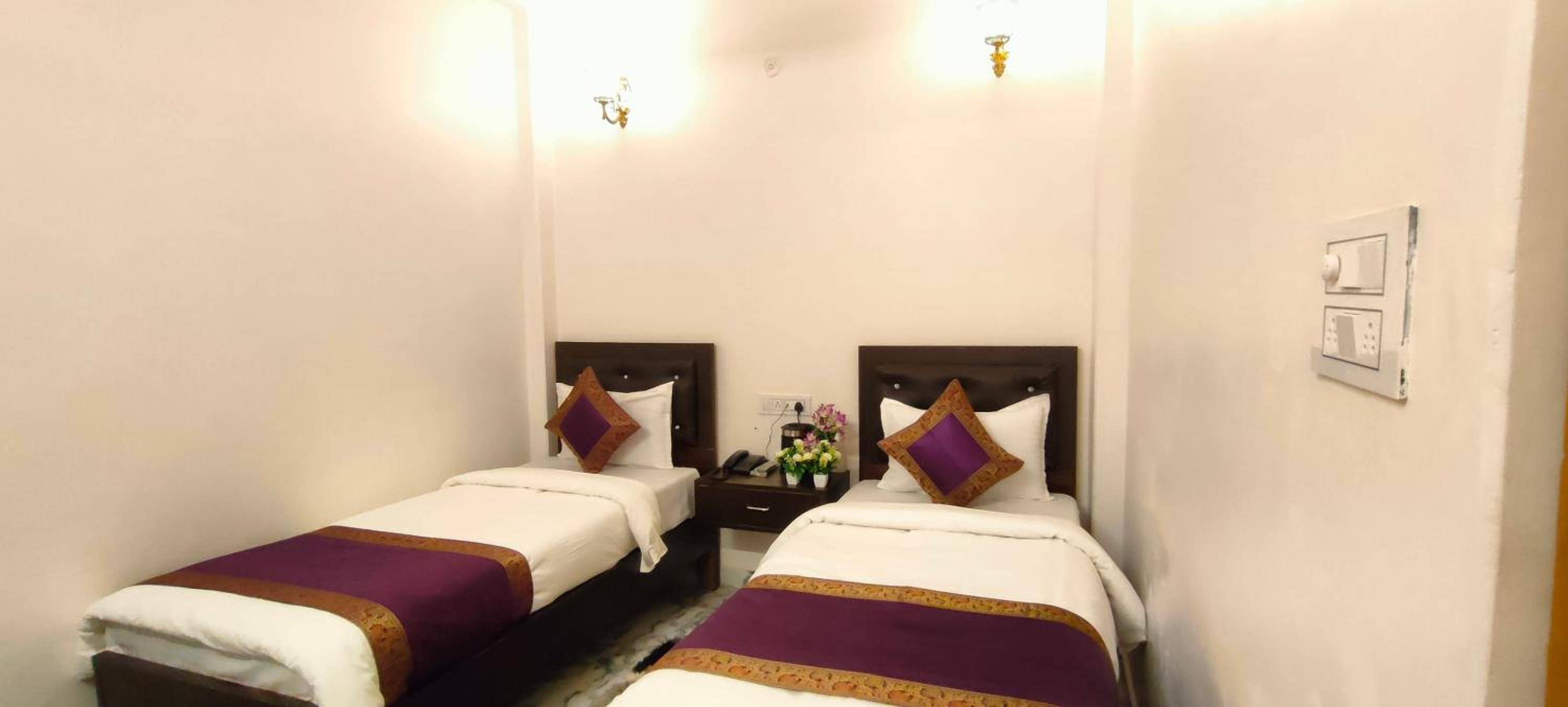 Deluxe Double Room - Photo 11