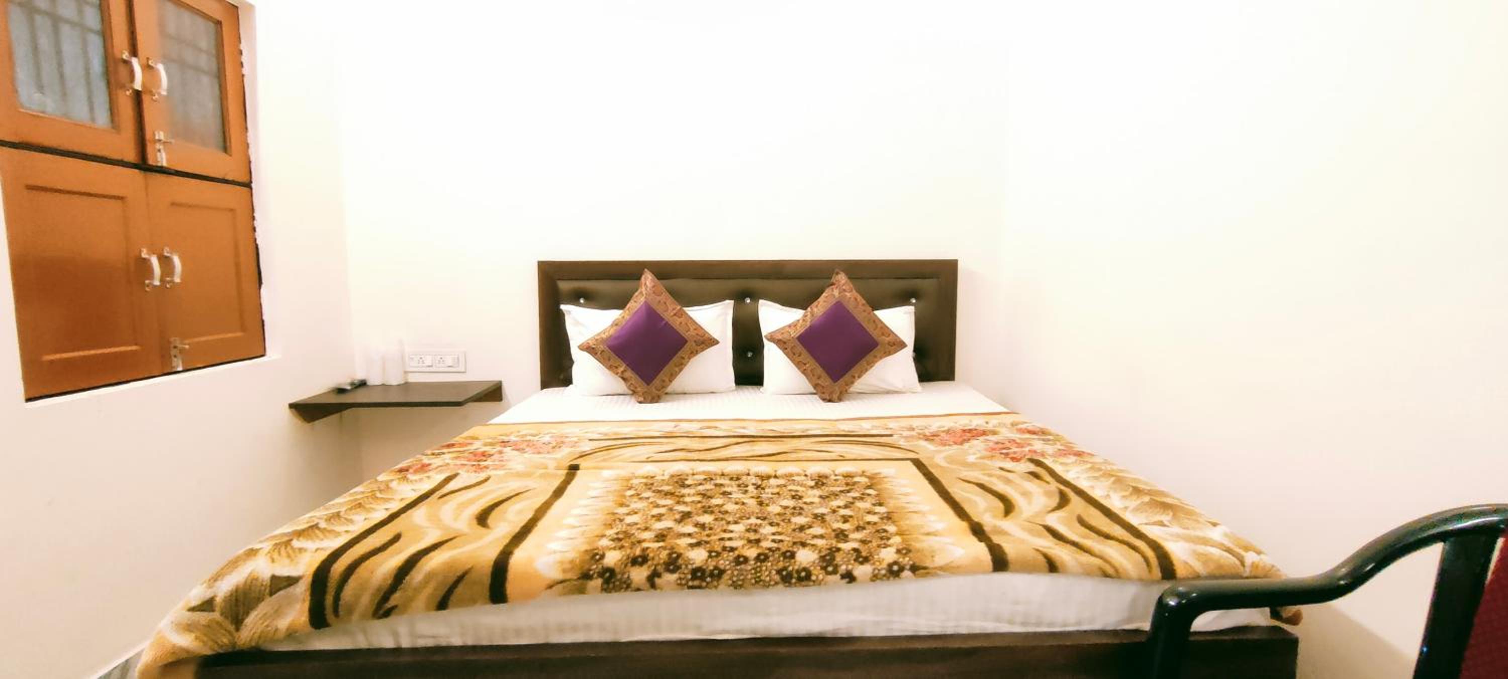 Deluxe Double Room - Photo 12