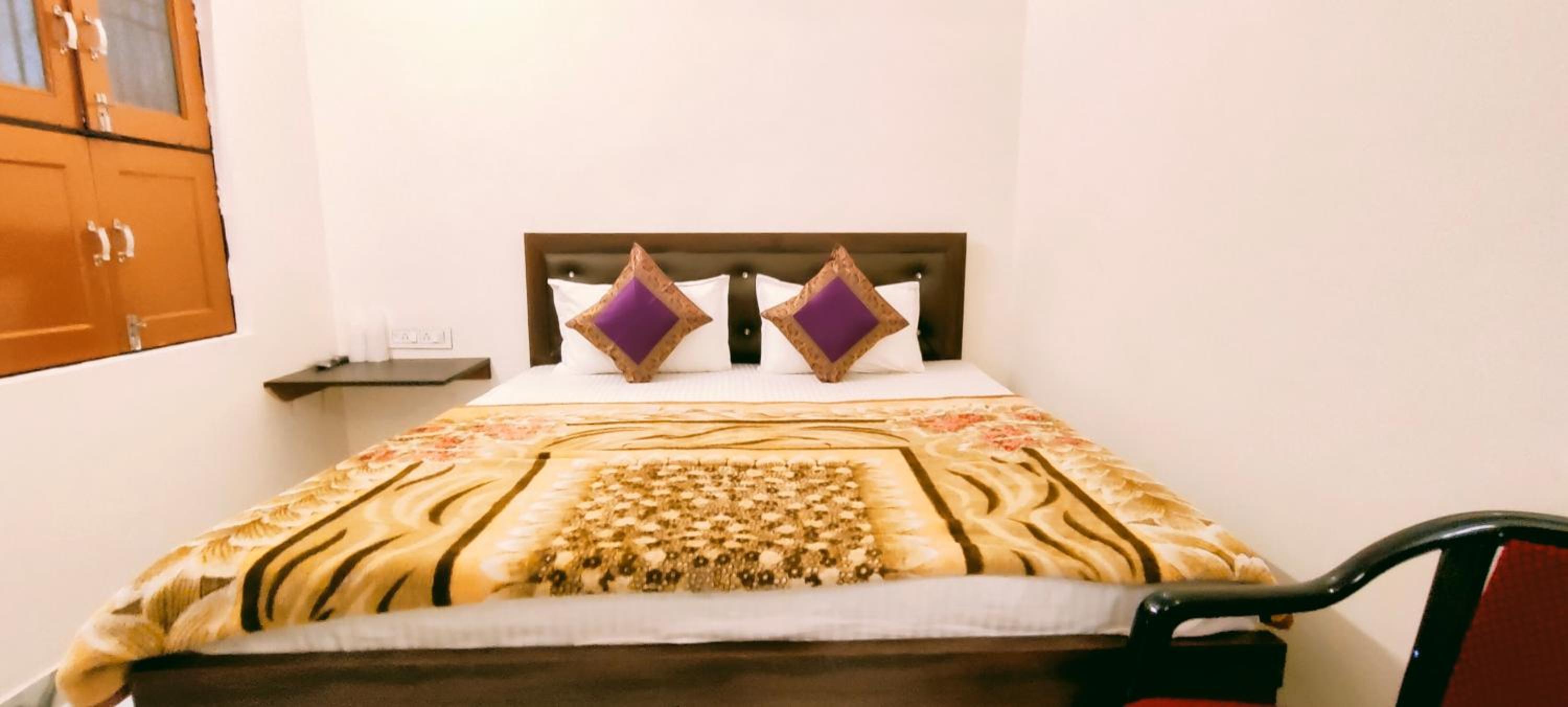 Deluxe Double Room - Photo 9