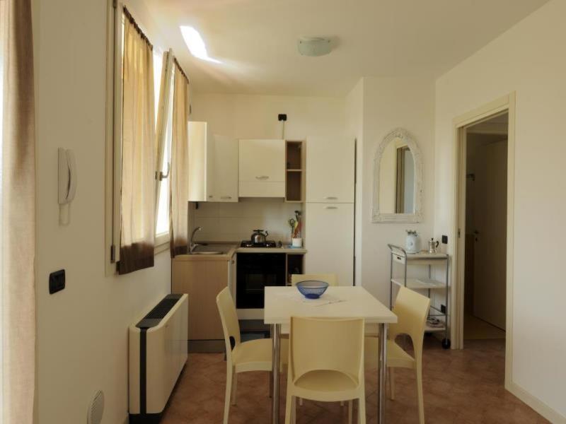 Two-Bedroom Apartment with Garden photo 2