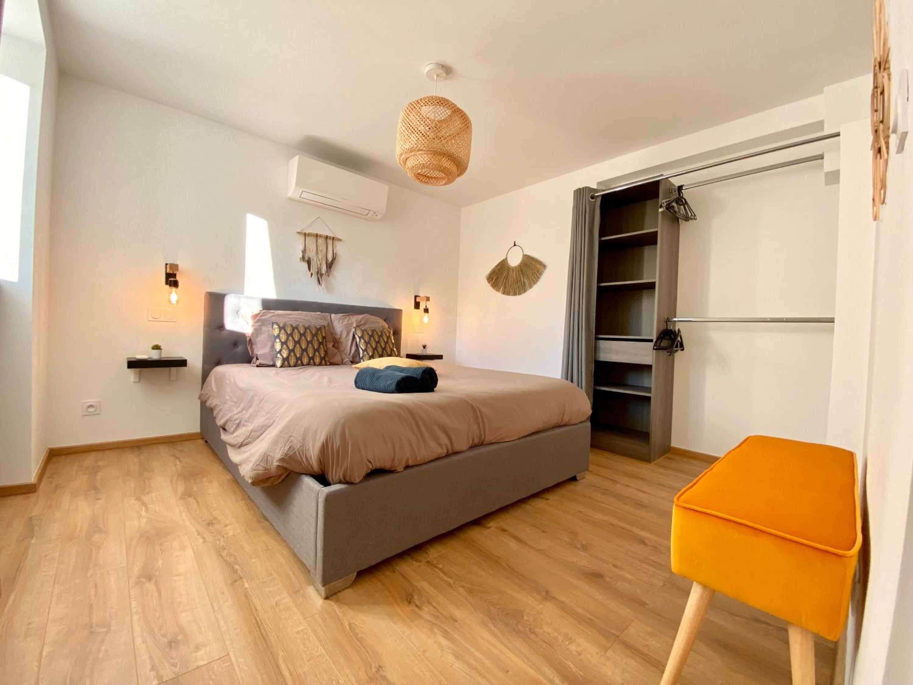 One-Bedroom Apartment photo 2