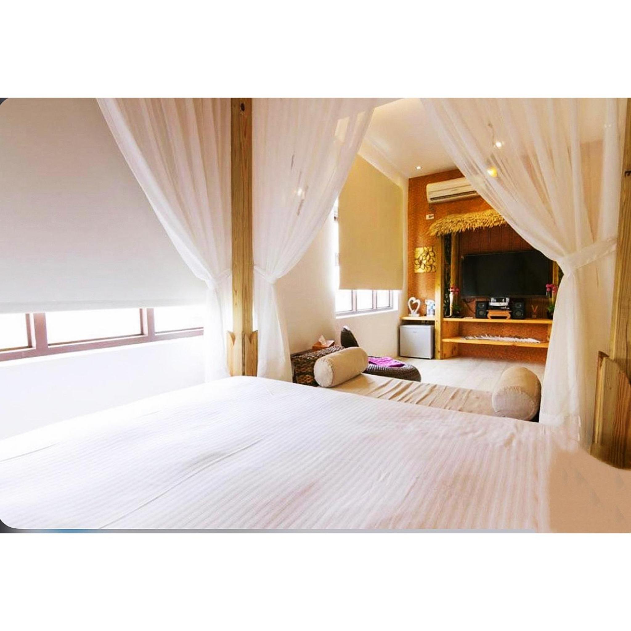 Deluxe Double Room with Bath photo 3