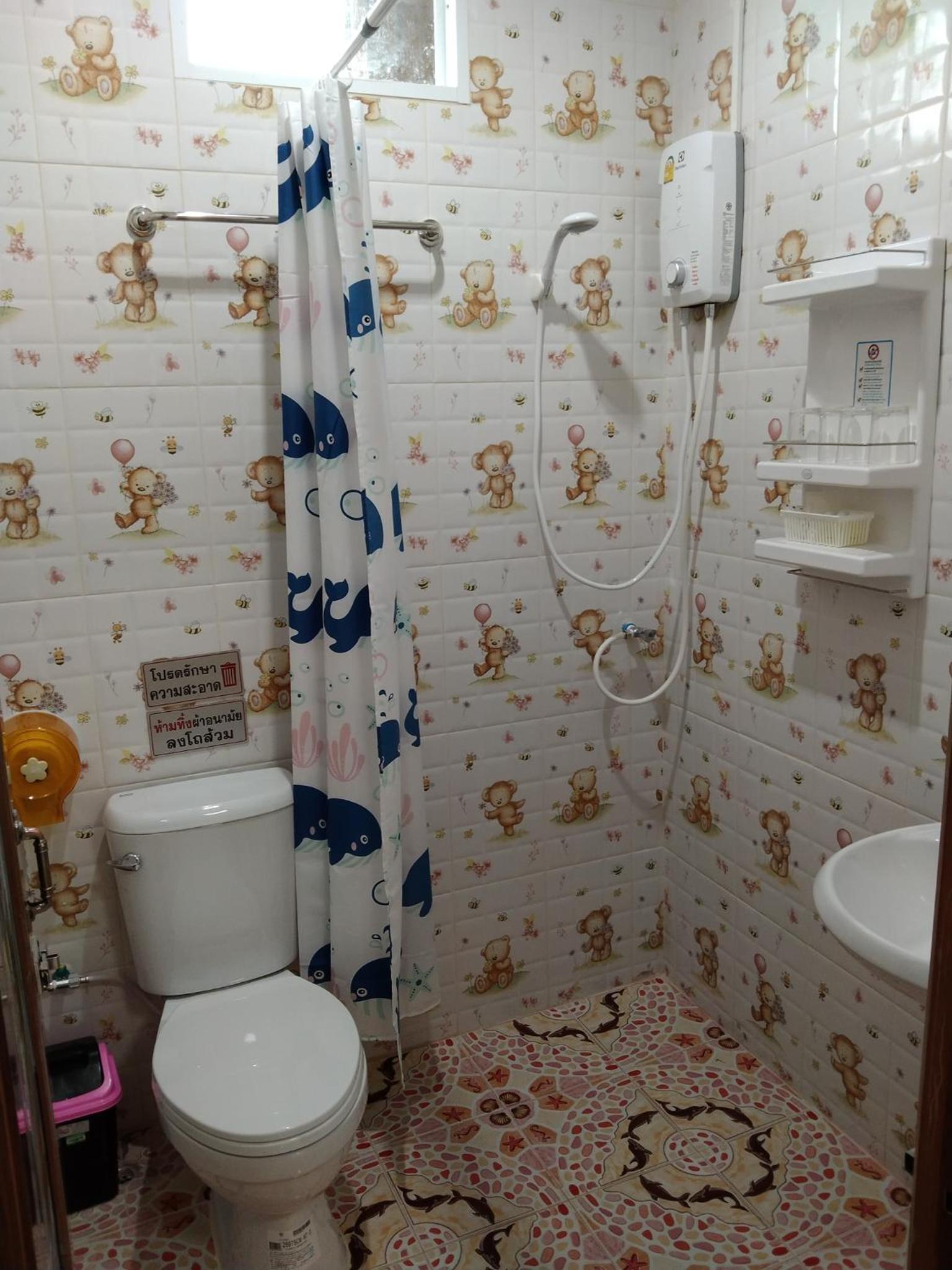 Quadruple Room with Bathroom - Photo 4