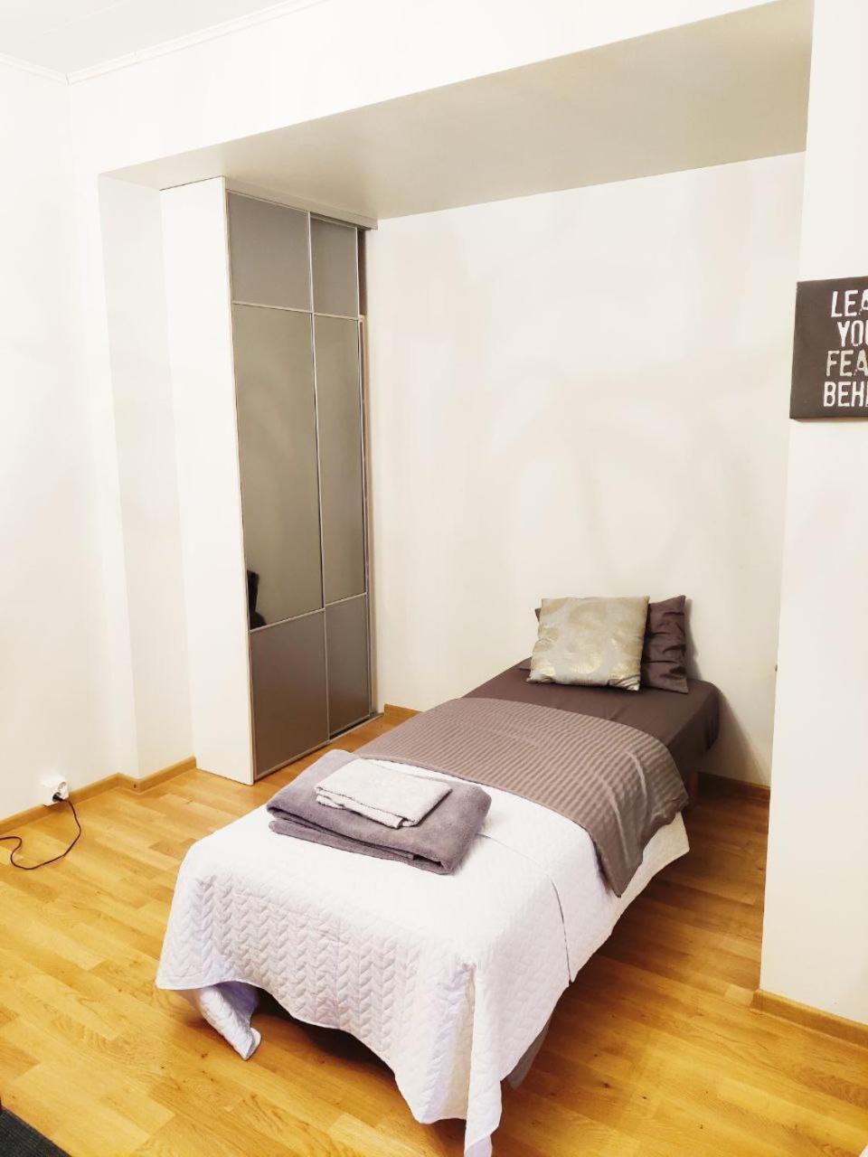 Studio Apartment - Photo 3