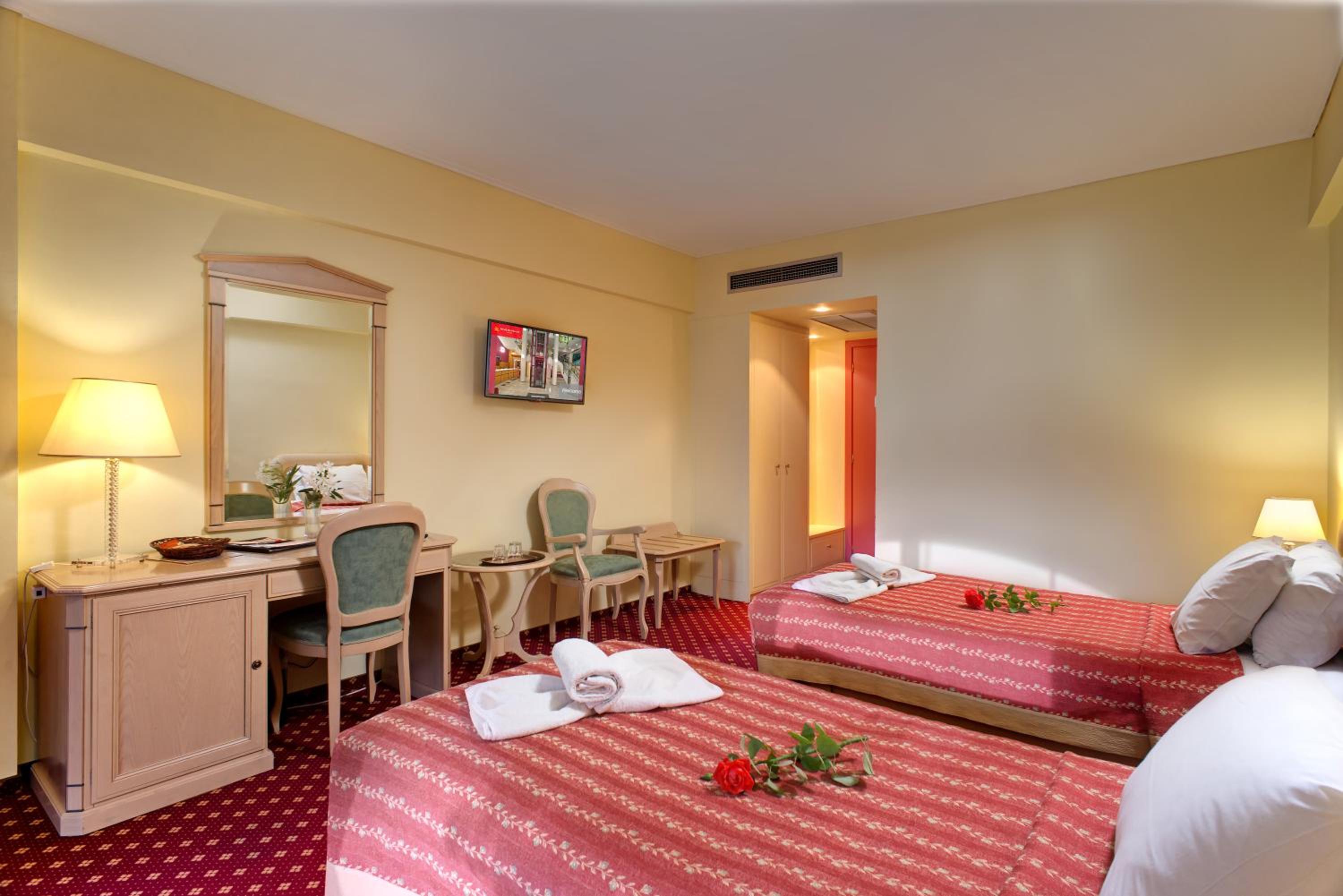 Twin Room with Sea View - Photo 2