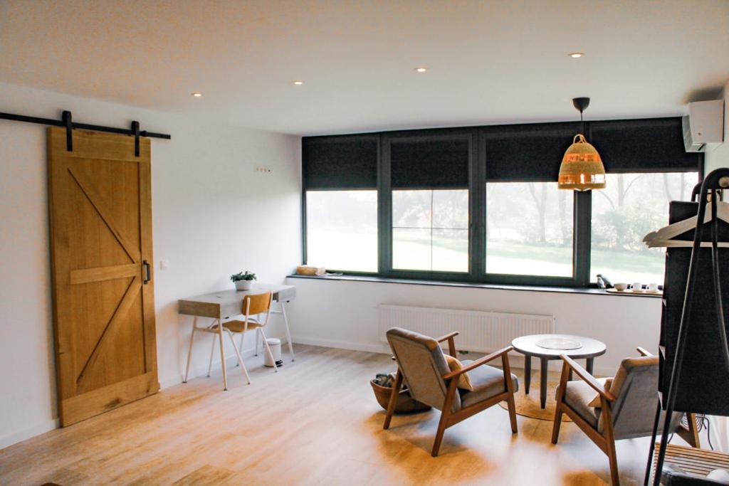 Family Room with Garden View photo 3