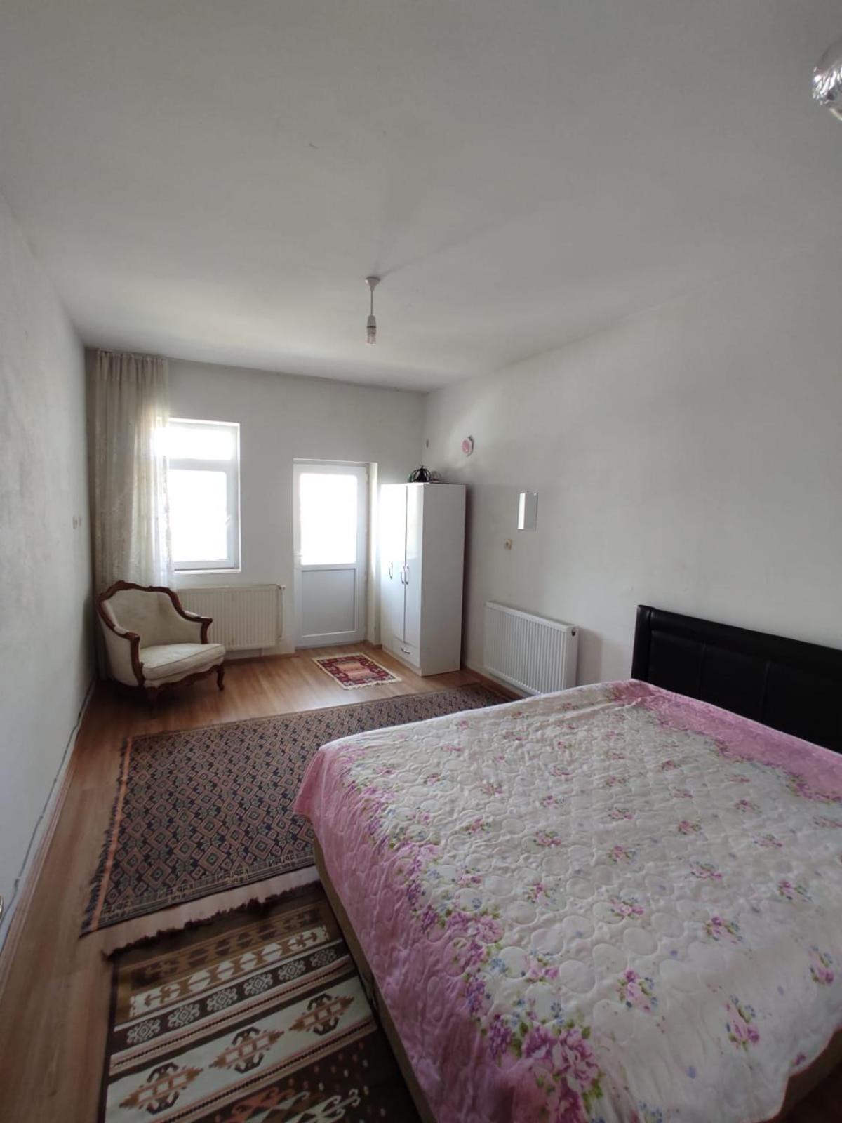 Apartment with Terrace - Photo 6