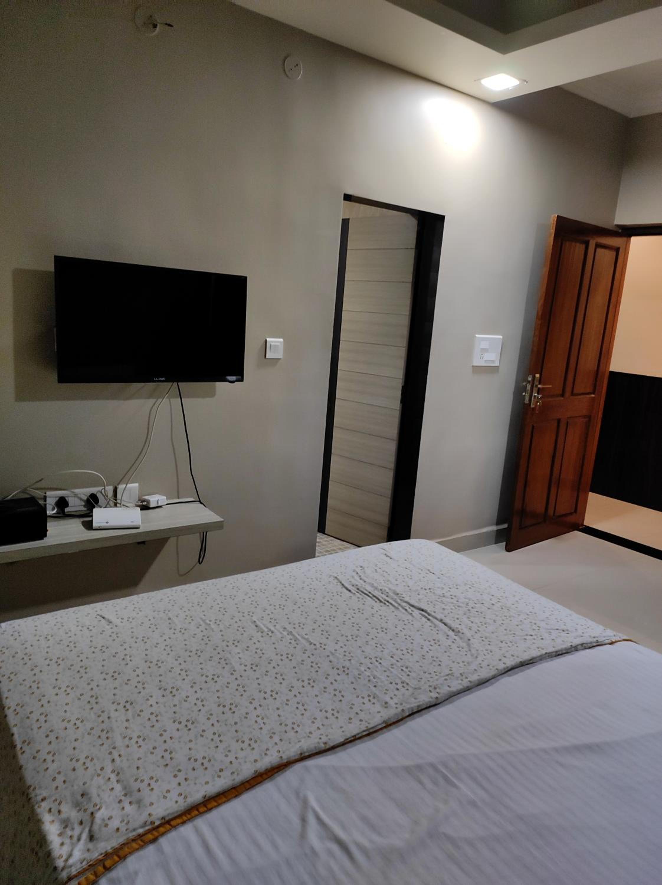 Deluxe Double Room - Photo 13