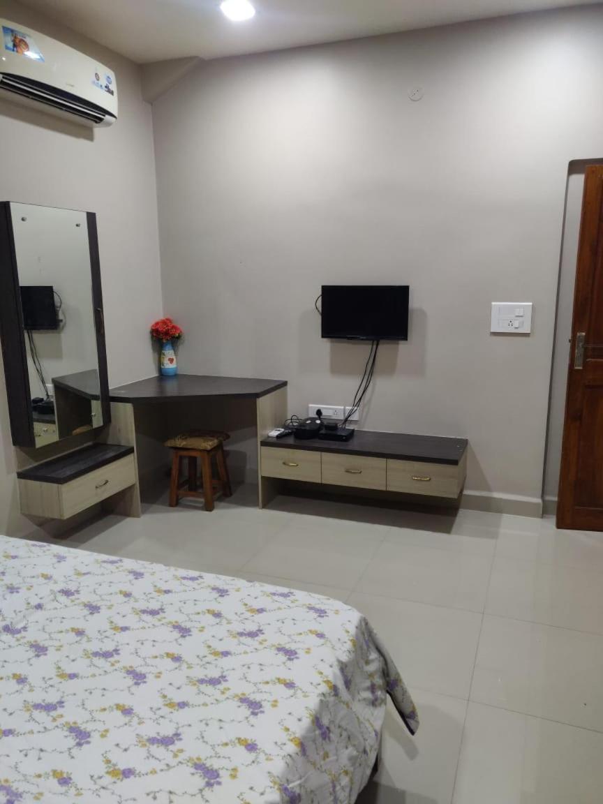 Two-Bedroom Apartment - Photo 32