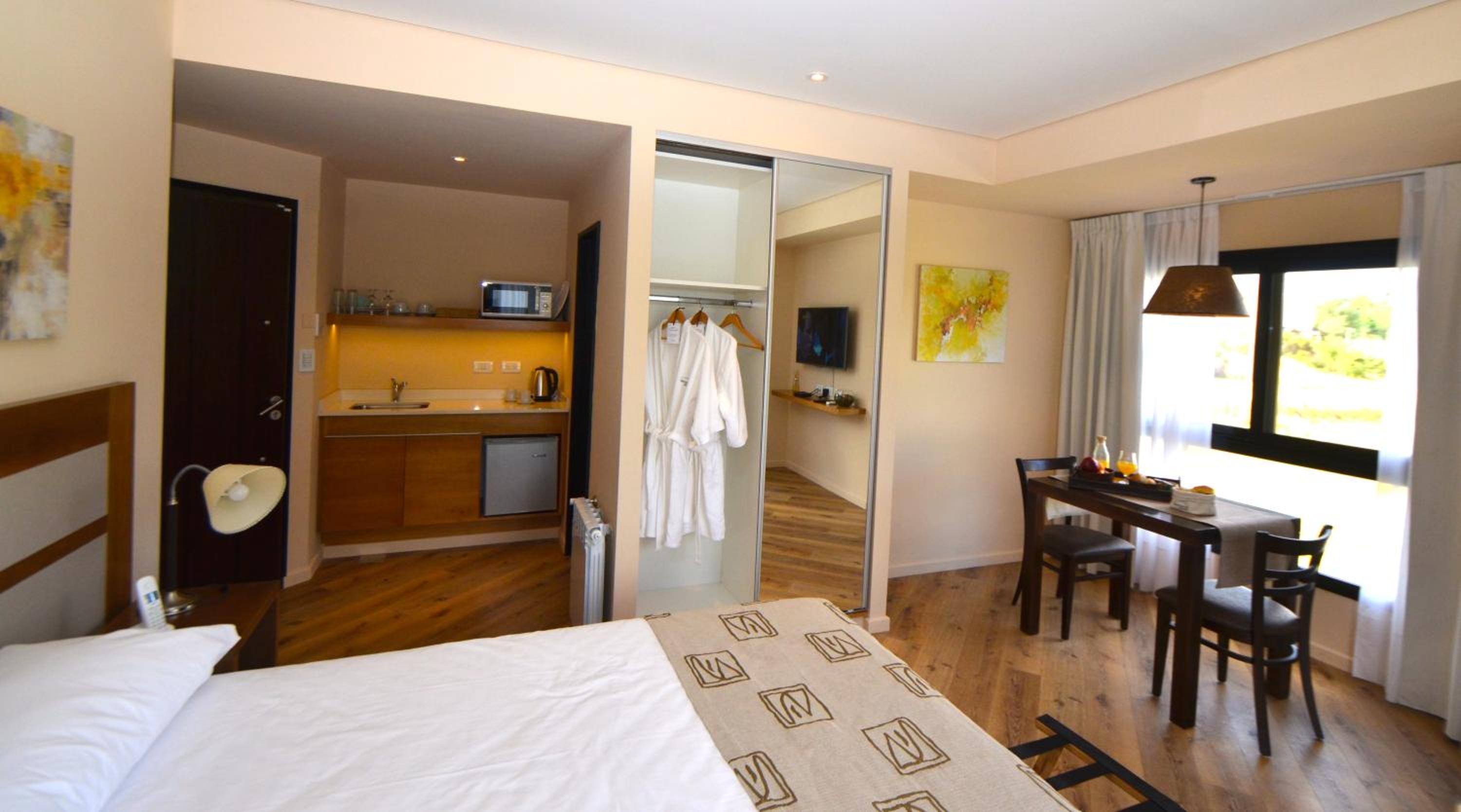 Superior King Suite photo 1