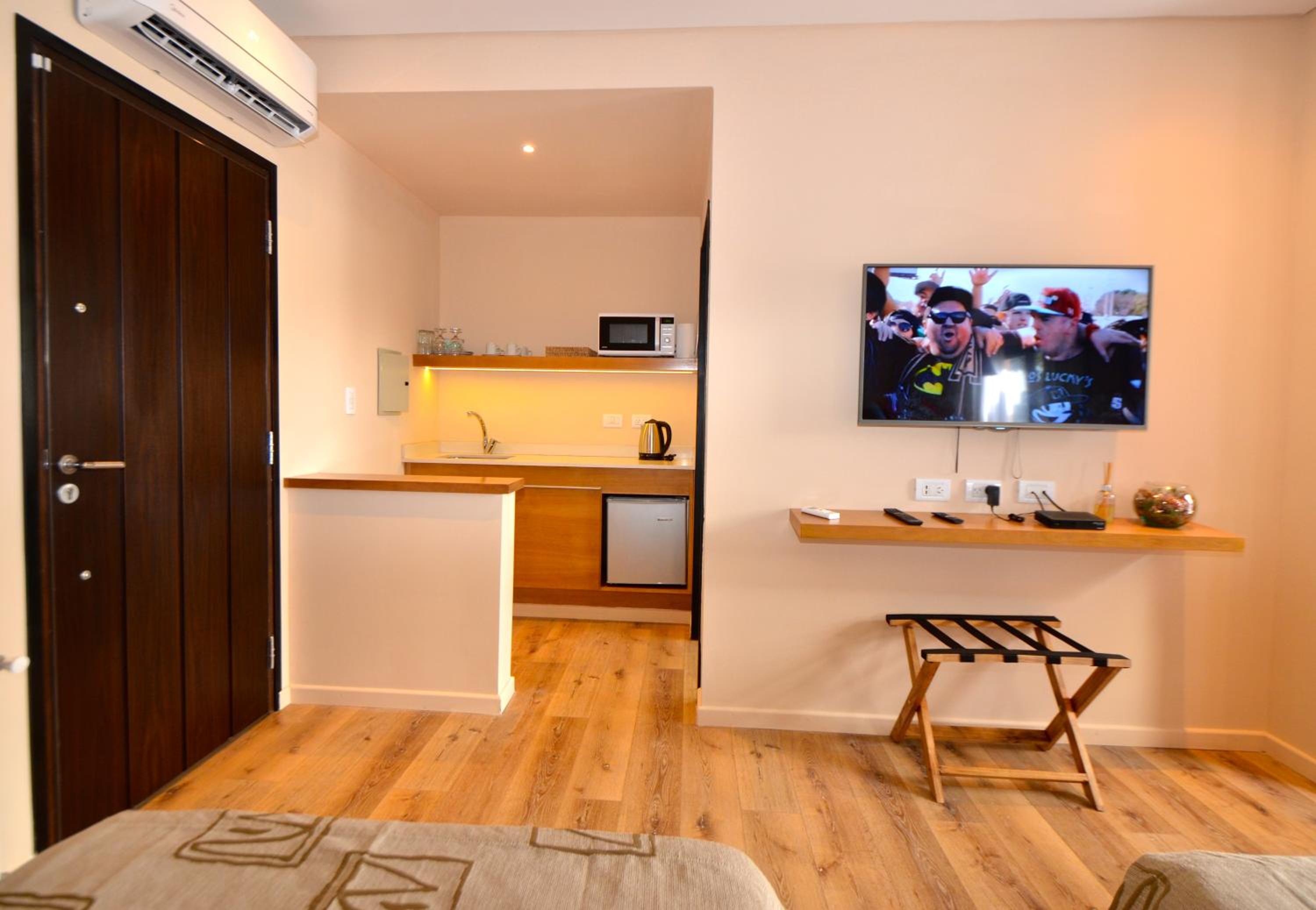 Superior King Suite photo 3