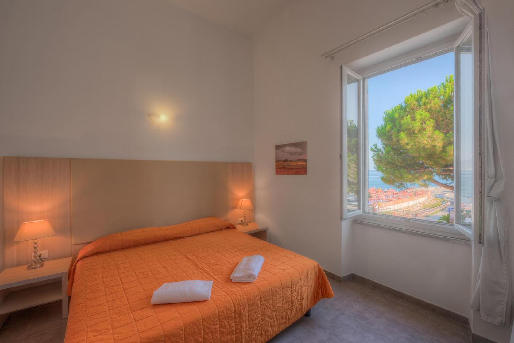 Deluxe Double Room with Balcony and Sea View