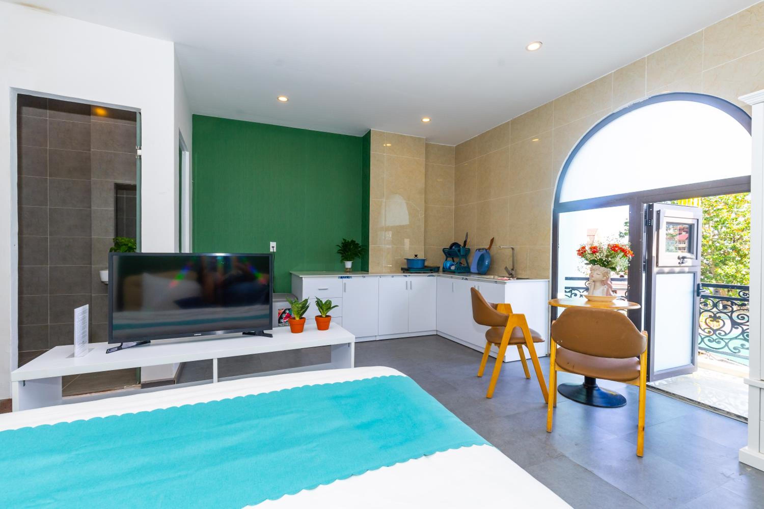 Studio with Balcony - Photo 21
