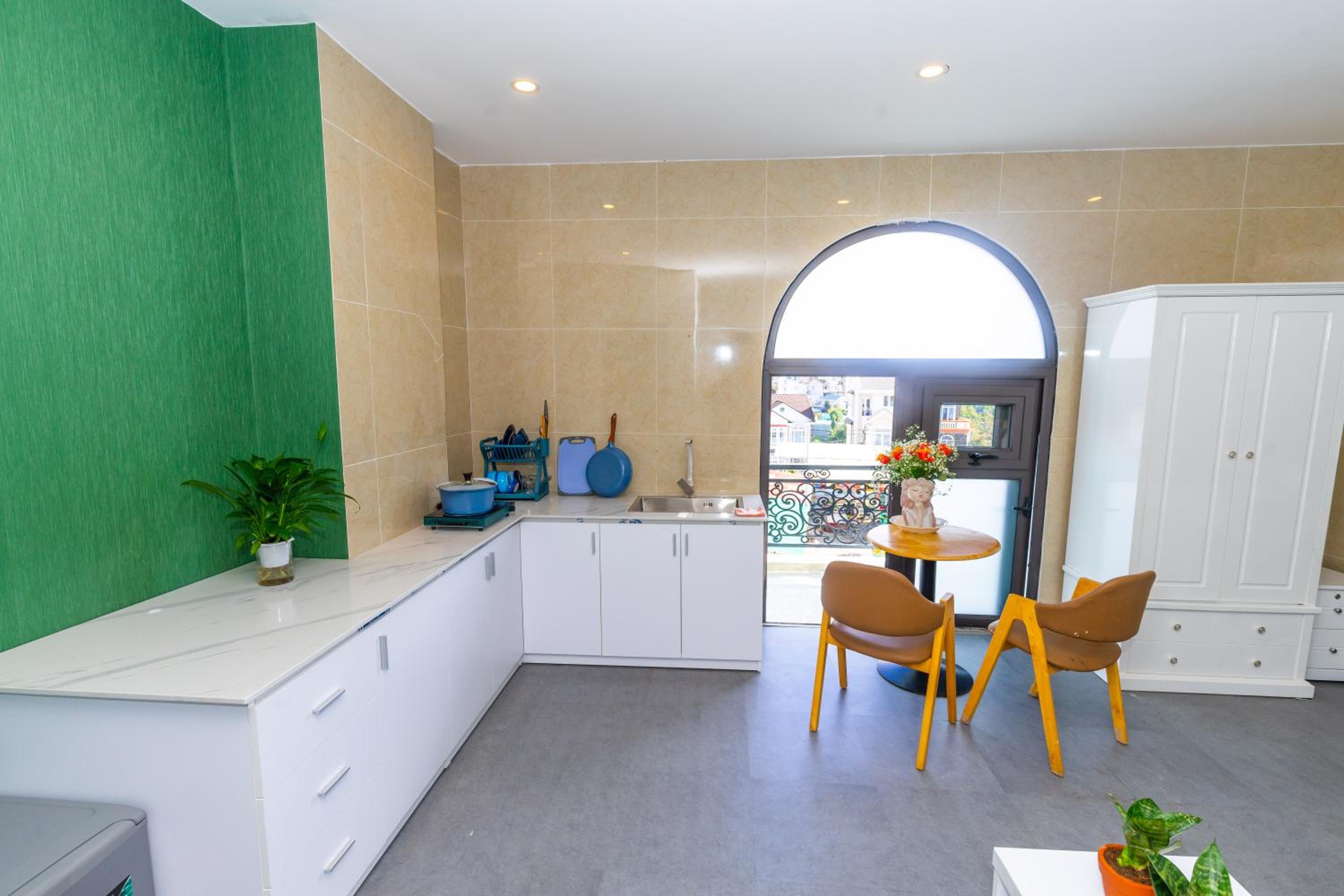 Studio with Balcony - Photo 26