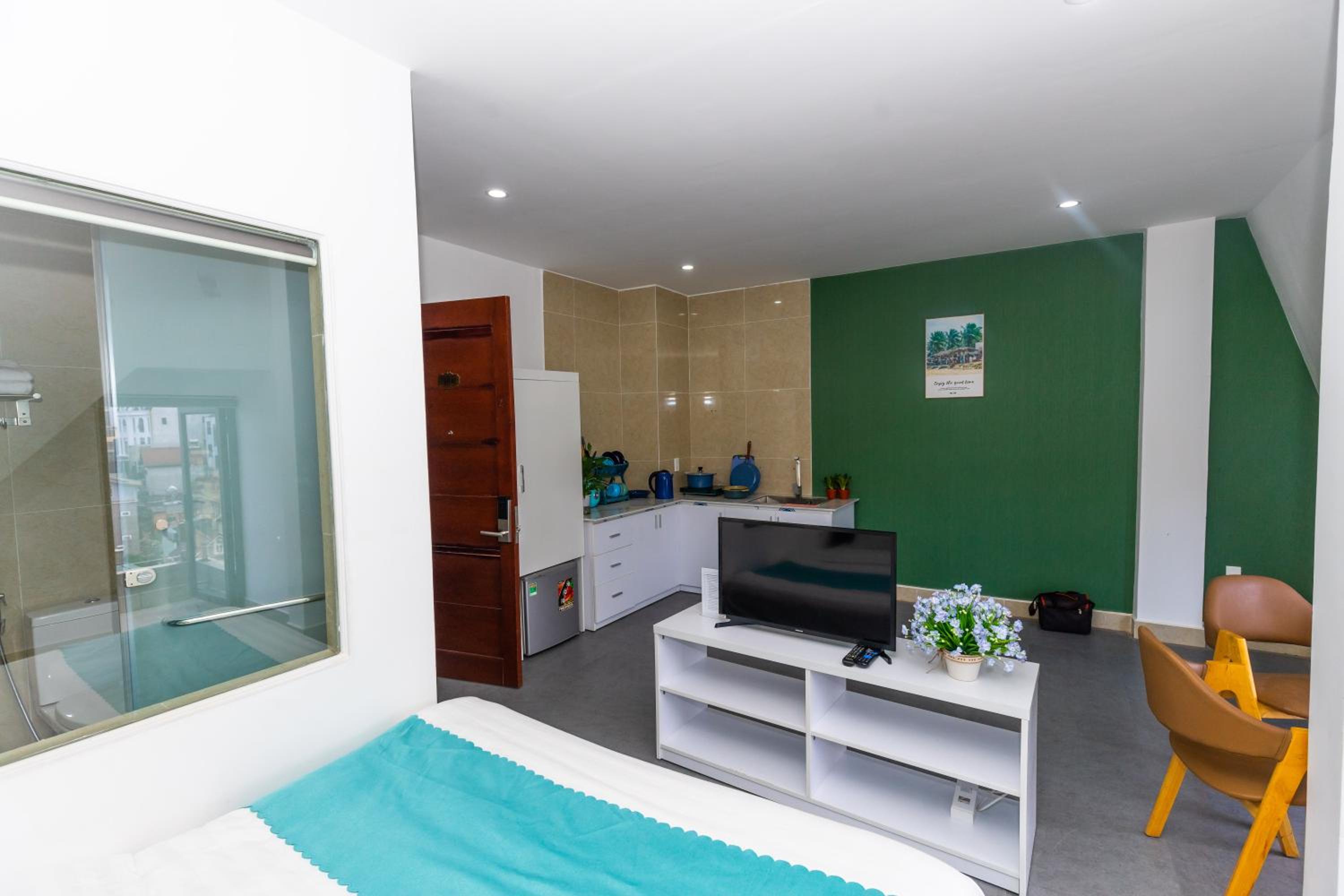 Studio with Balcony - Photo 15