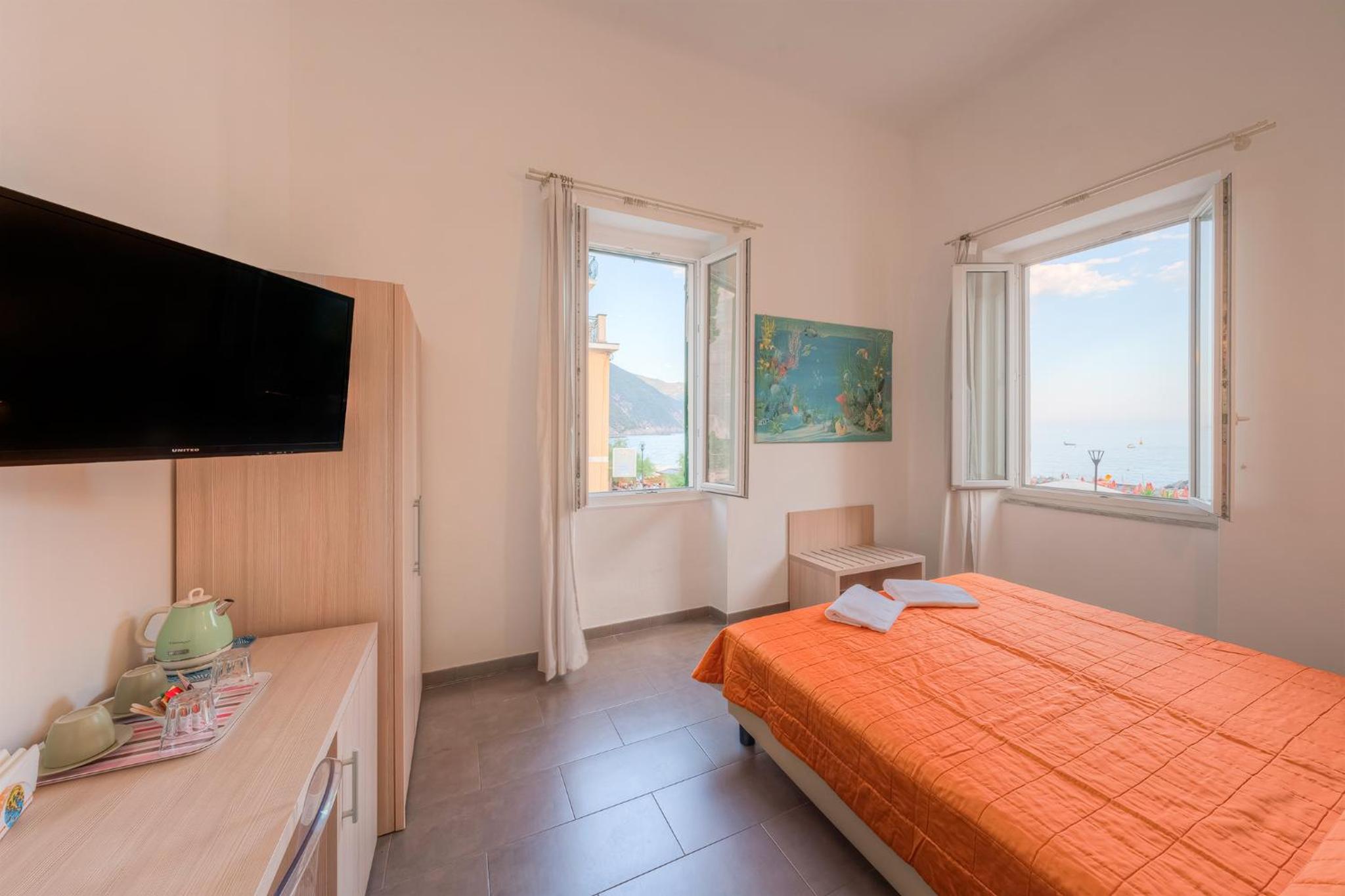 Deluxe Double or Twin Room with Sea View photo 3