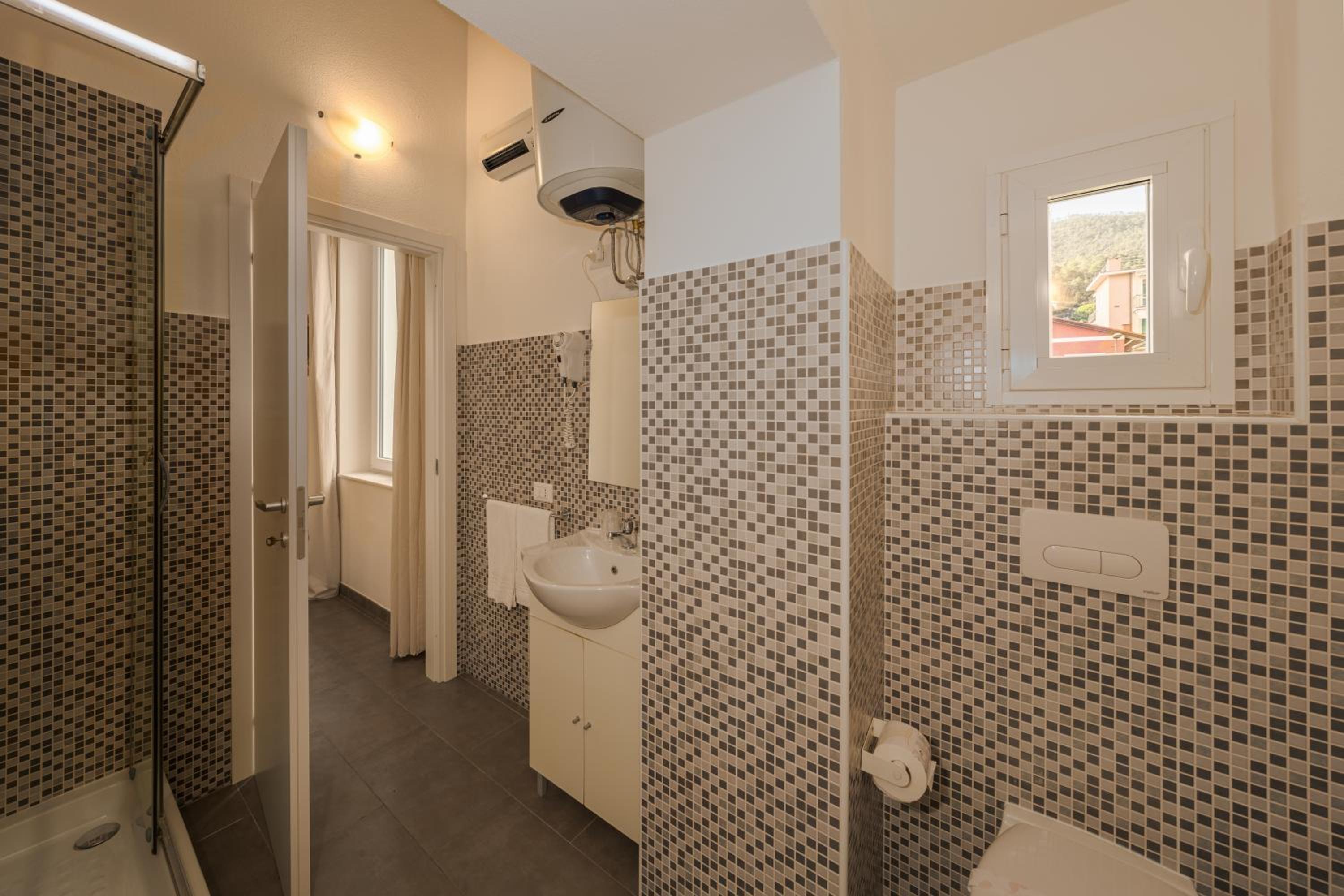Standard Double or Twin Room photo 3